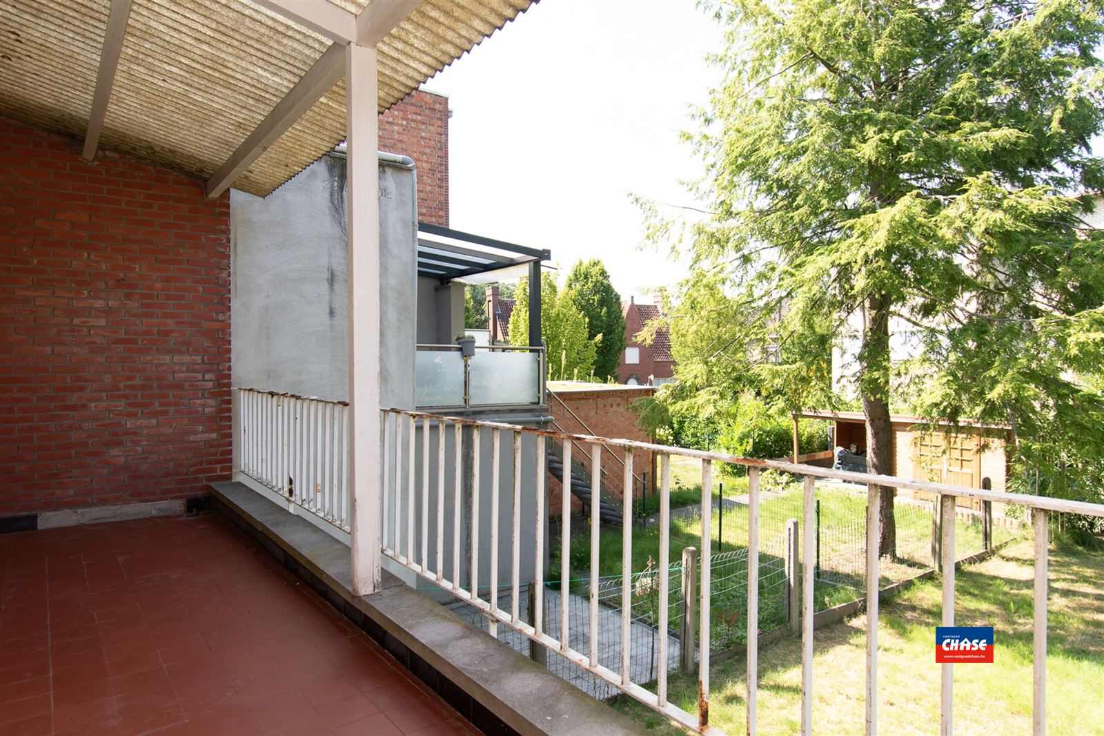 Bel-étage met drie slaapkamers en tuin foto 7