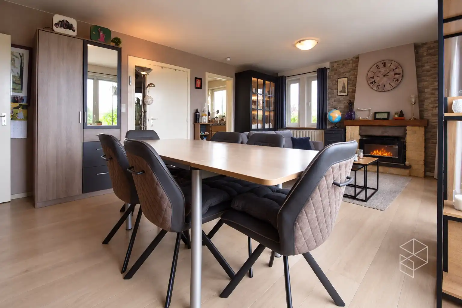 Lichtrijk hoekappartement met 2 slaapkamers en terras op topligging in Assebroek foto 3