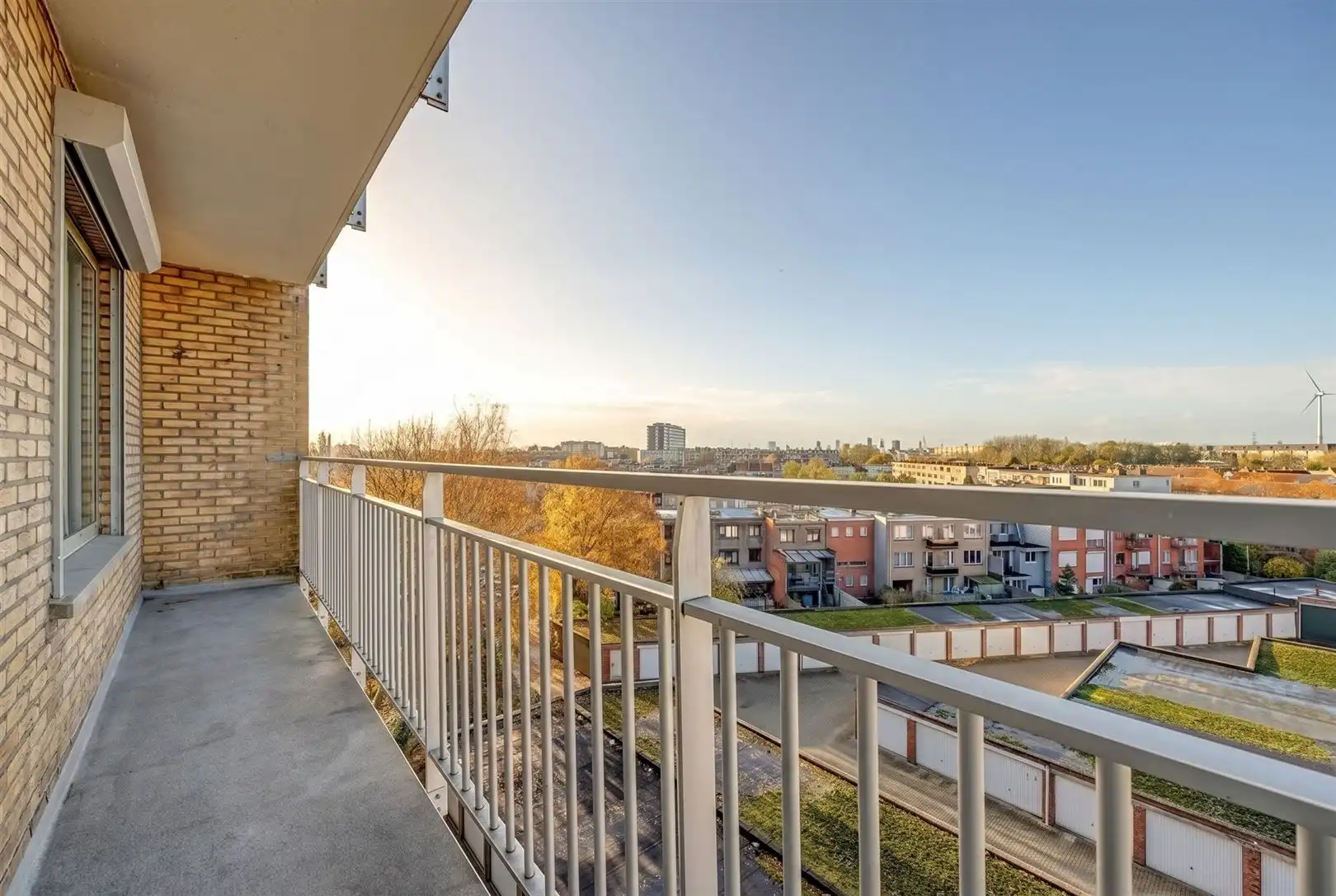 Appartement met 2 slaapkamers, terras en parking foto 2