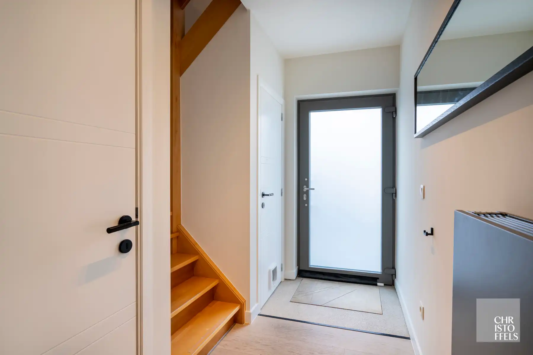 Ruime halfopen woning (203m²) op perceel van 840m² foto 5