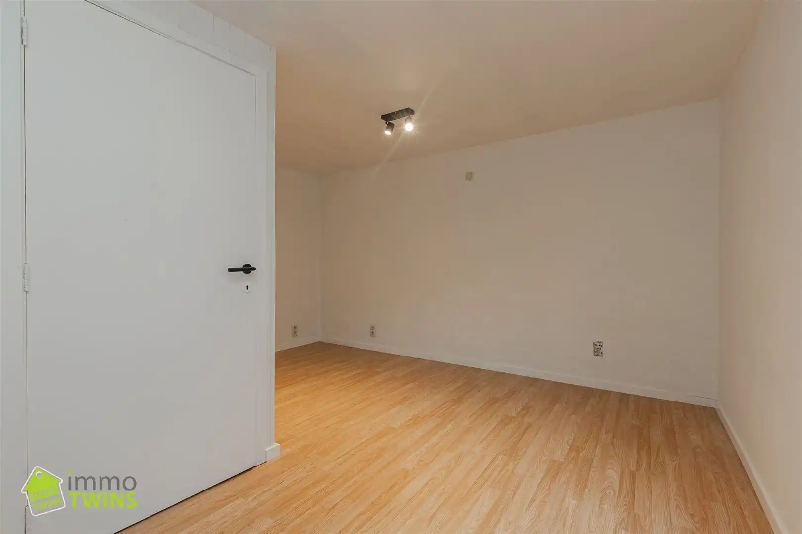 Instapklare woning te Sint Niklaas  foto 11