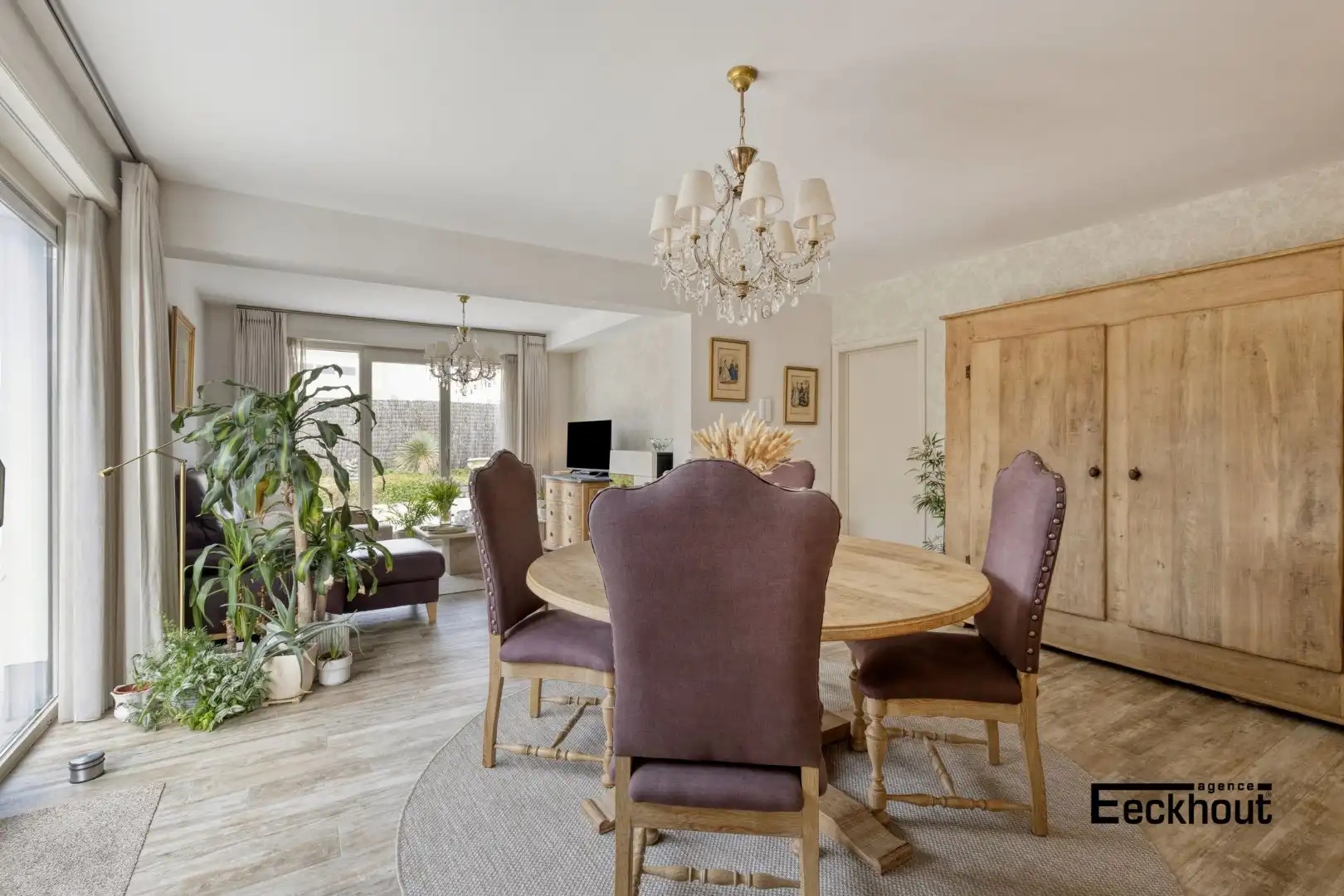 Gerenoveerd appartement met uitzonderlijk groot terras en inpandige garage! foto 5