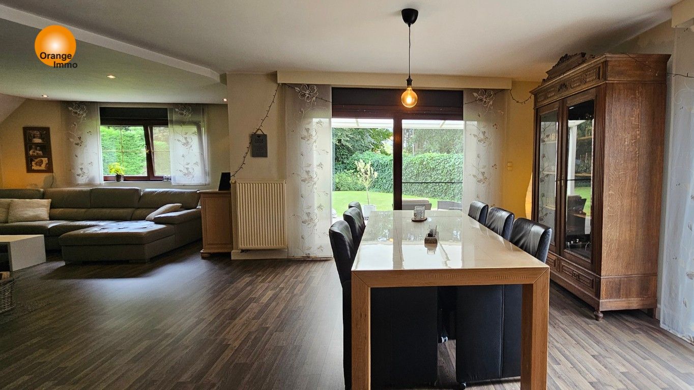 Woning met 4 slaapkamers, rustig gelegen in groene omgeving. foto 4