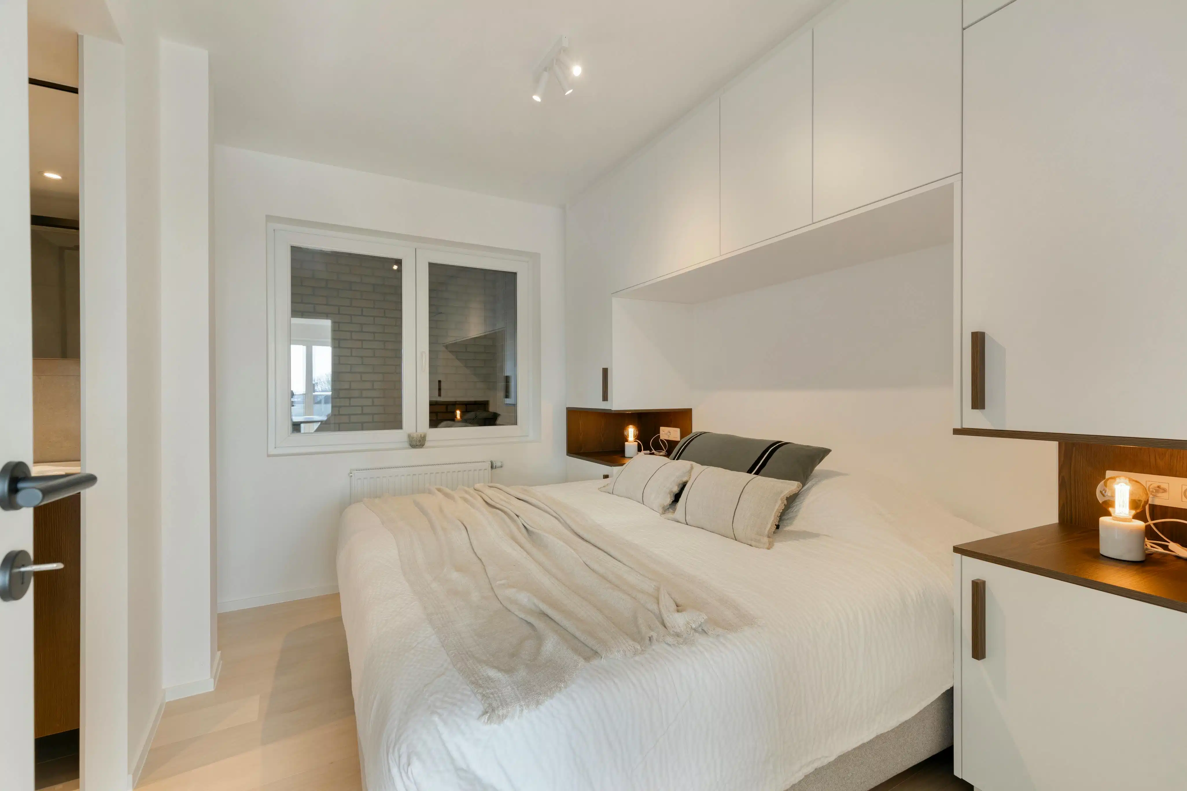 Gerenoveerd appartement met 2 slaapkamers te koop in Heist foto 12