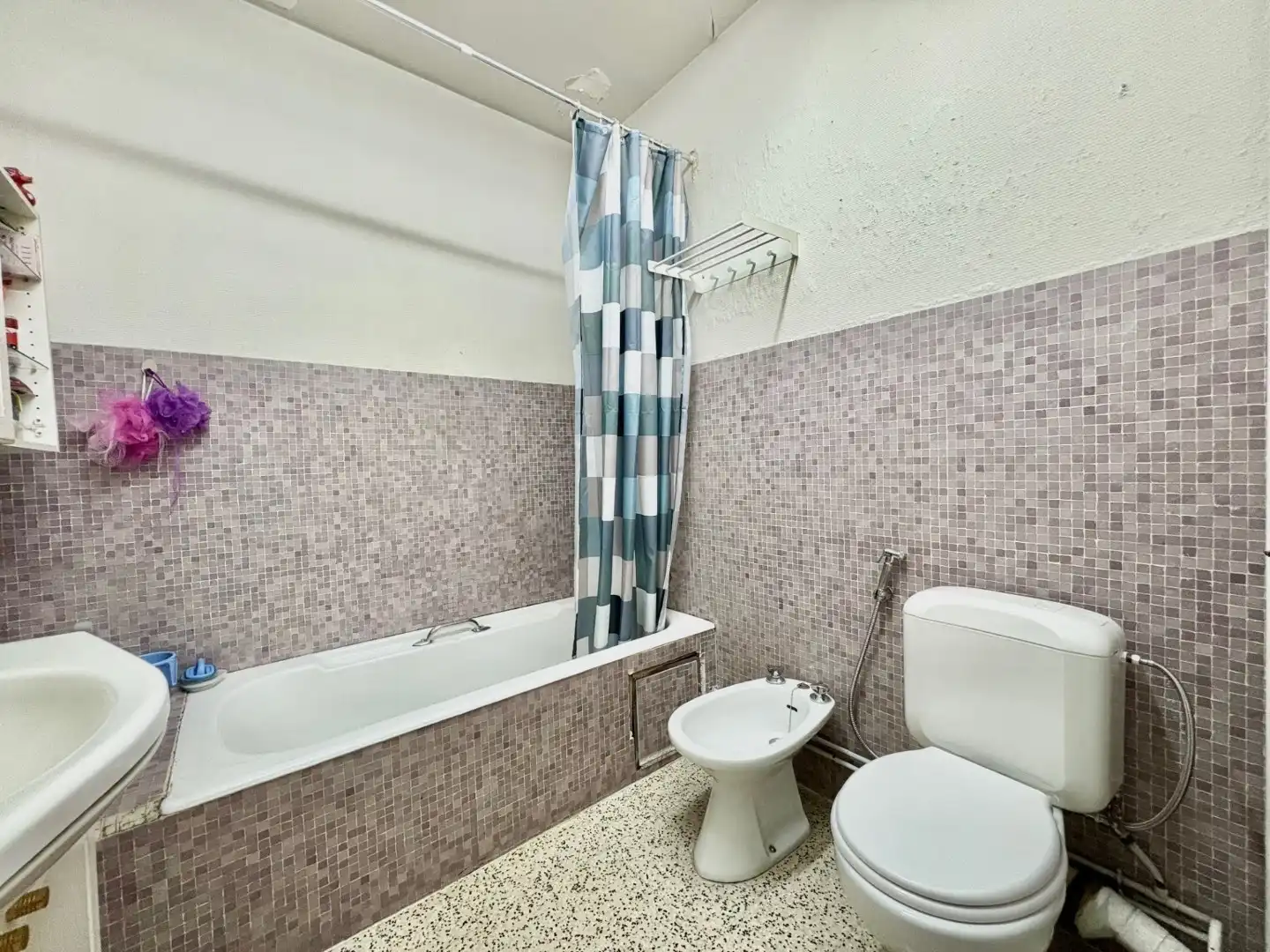 Te renoveren ruim 2-slpk appartement met staanplaats en kelder foto 15
