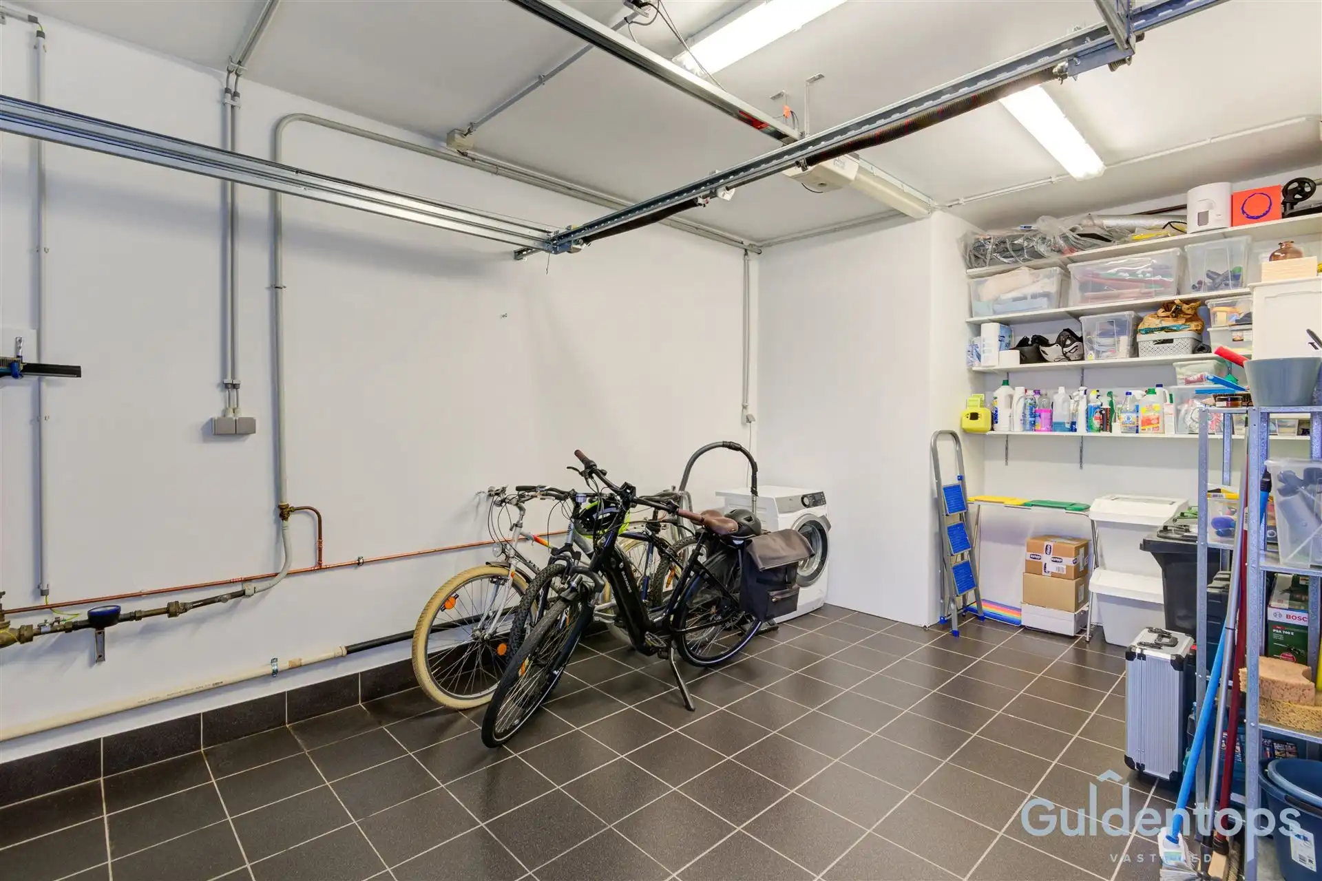 Knappe woning op topligging naast park foto 21