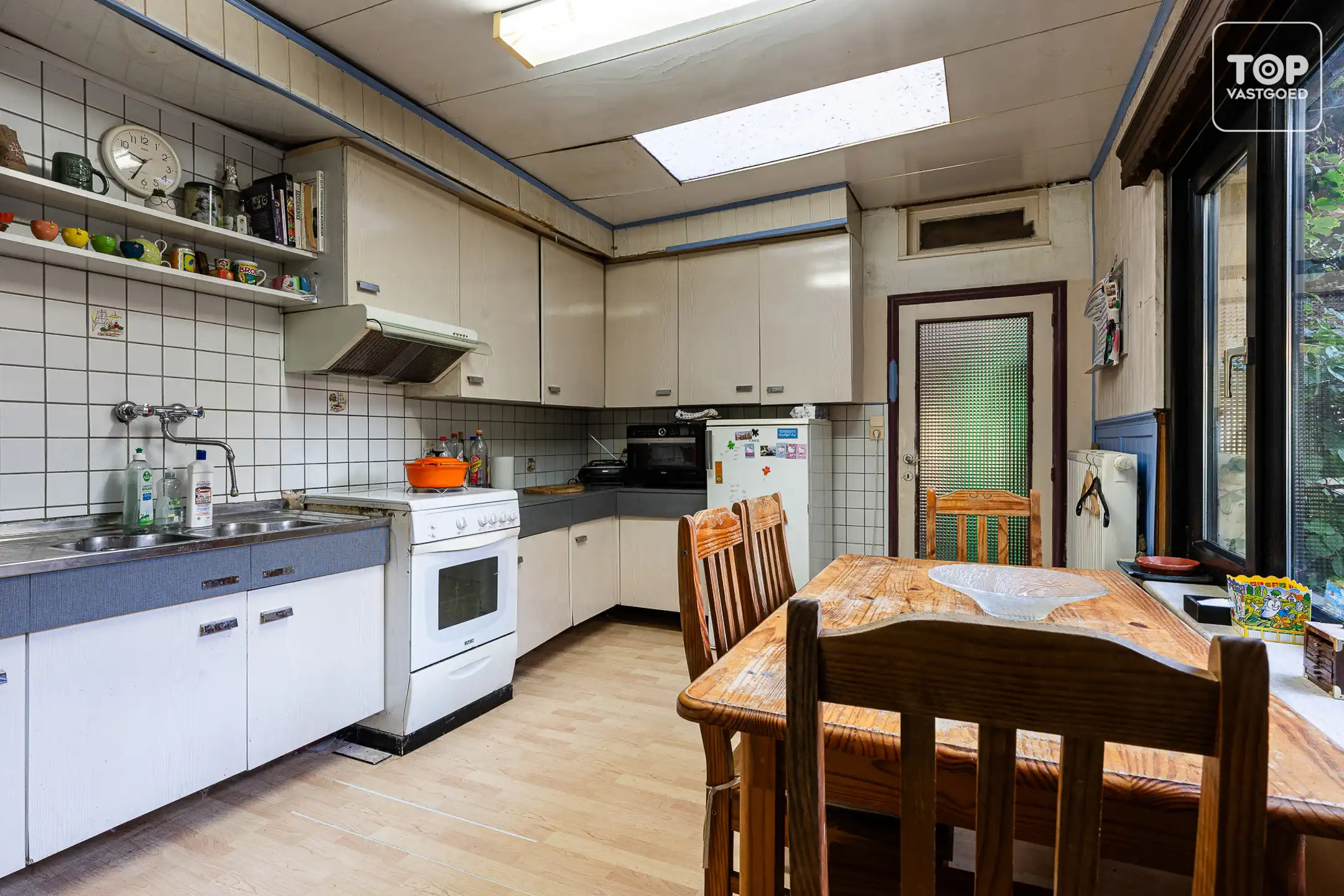 Ontdek deze te renoveren woning met 4 slaapkamers te Mariakerke! foto 8