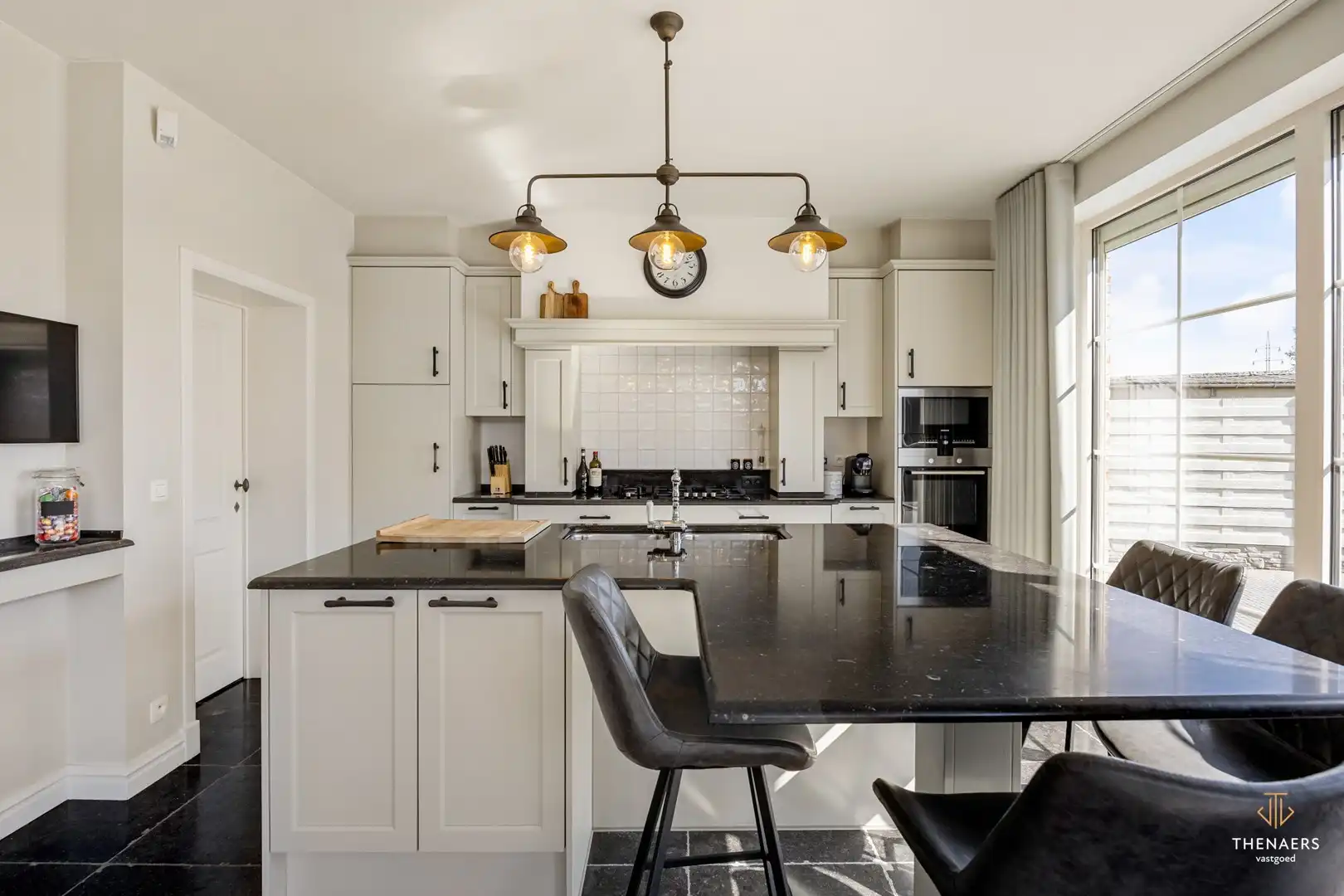 Stijlvolle pastoriewoning met ruimte, comfort en een prachtig afgewerkt geheel in Sint-Truiden. foto 8