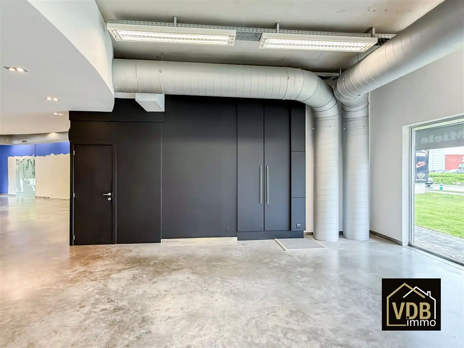 COMMERCIEEL PAND MET PENTHOUSE OP TOP LOCATIE foto 40