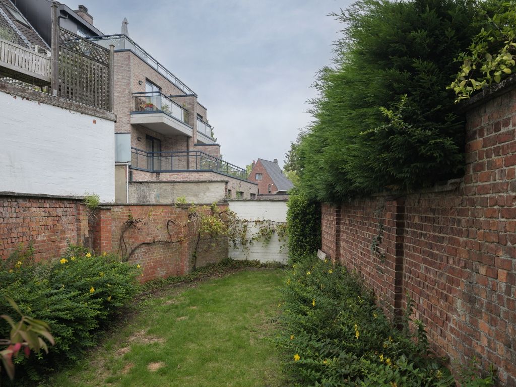 Art-deco woning met aangename stadstuin op een gegeerde locatie foto 9