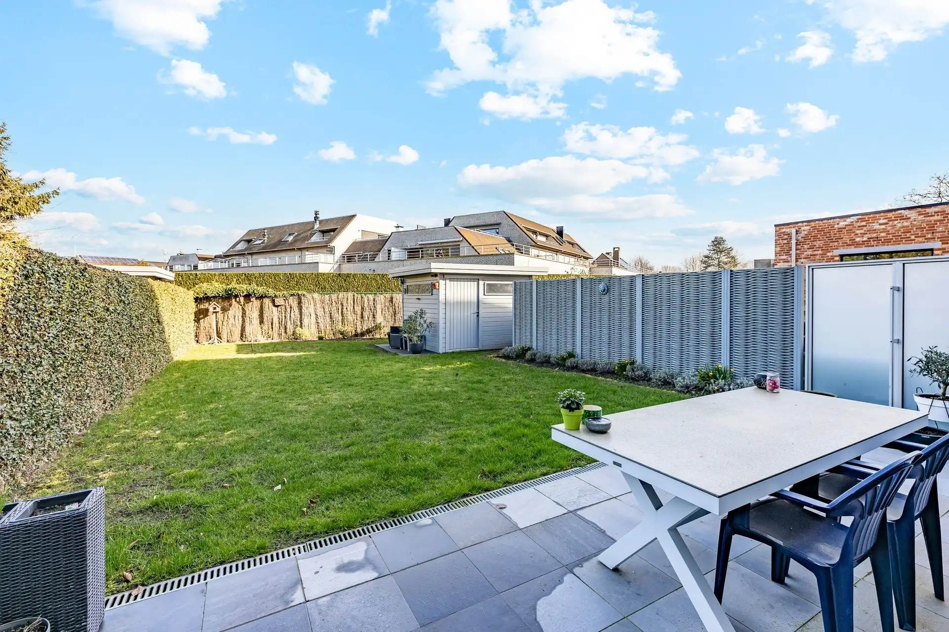 Topappartement met 2 slaapkamers en tuin! foto 3