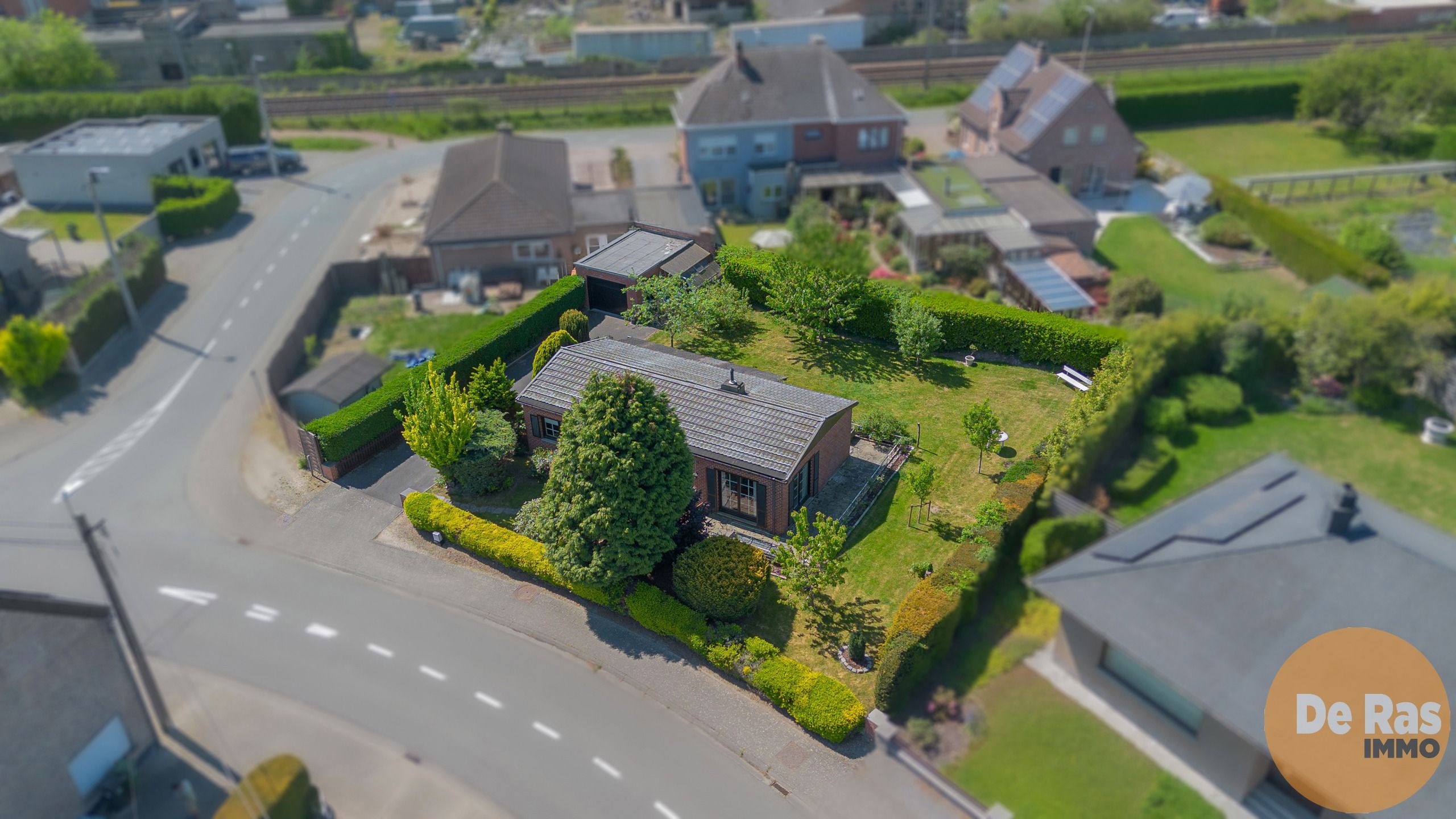 Hoofdfoto van de publicatie: LEDE- Op te frissen bungalow gelegen op een centrale locatie