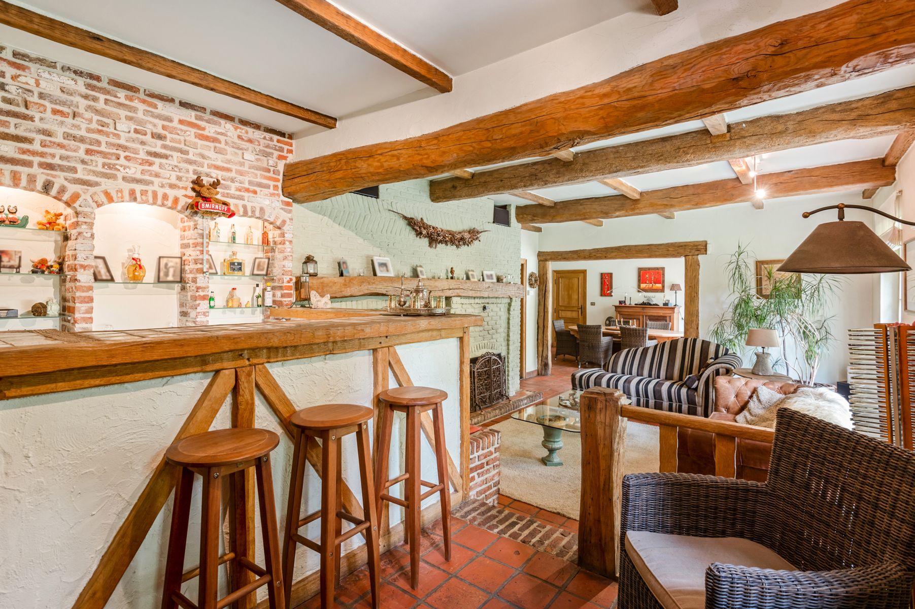 Ruime villa met aparte praktijkruimte op ca. 2.168 m2. foto 11