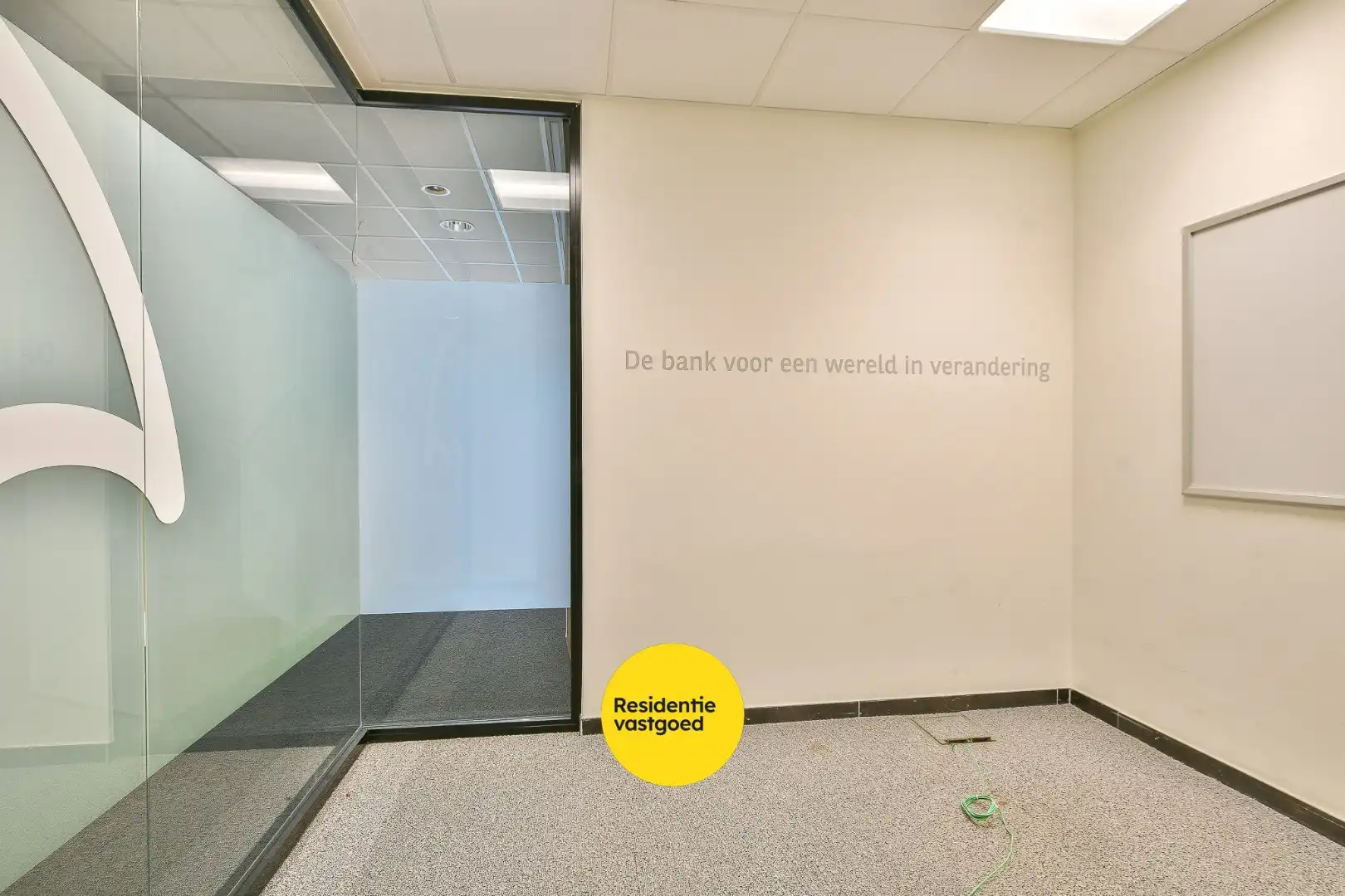 Uniek handelspand (voormalig bankkantoor) met veel mogelijkheden in centrum De Haan foto 7