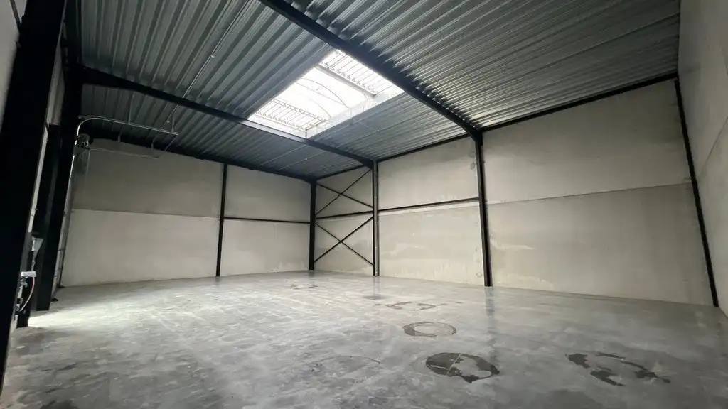 Klein magazijn te huur in Herzele Business Park foto 5