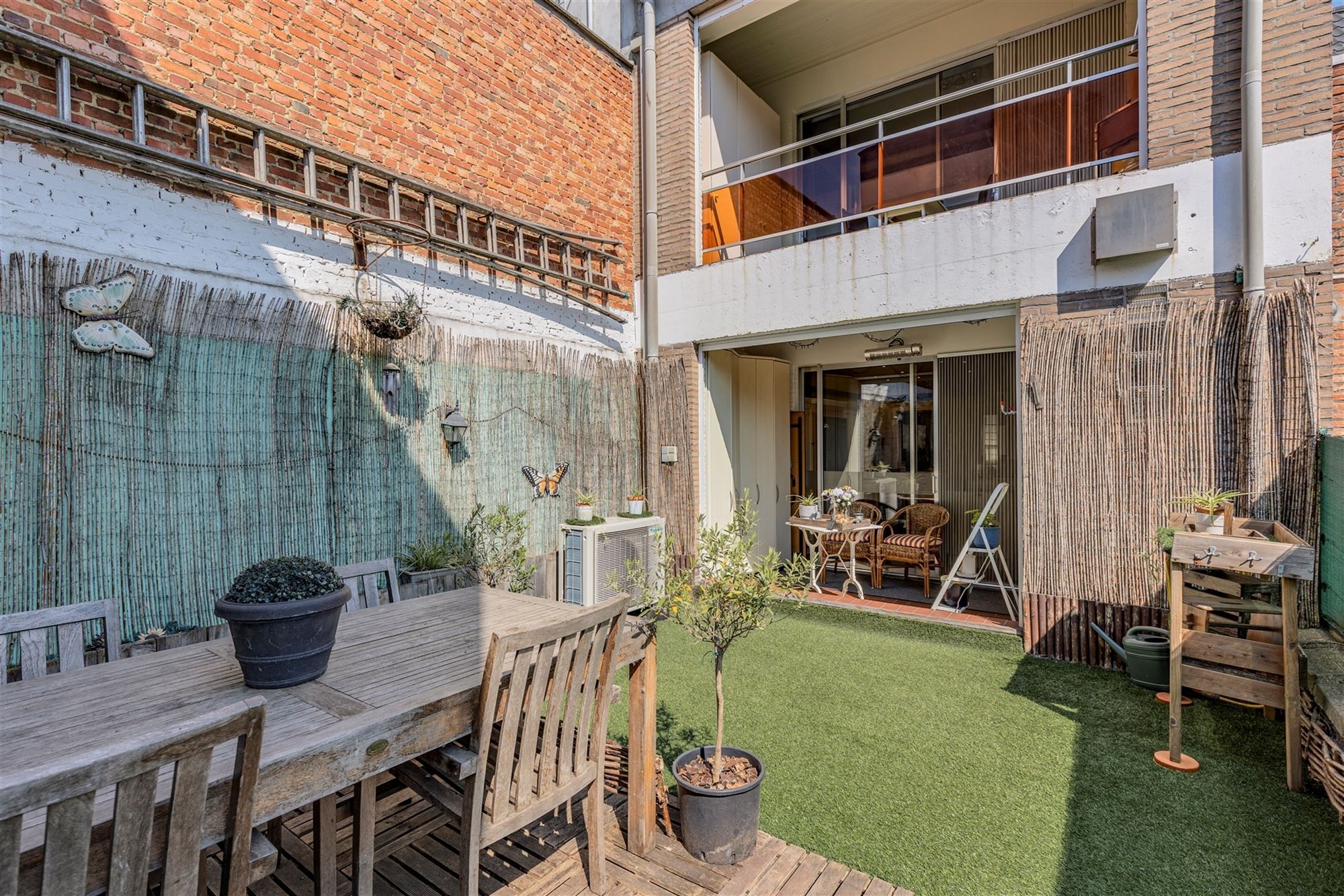 Ruime instapklare woning met grote garage/magazijn foto 9