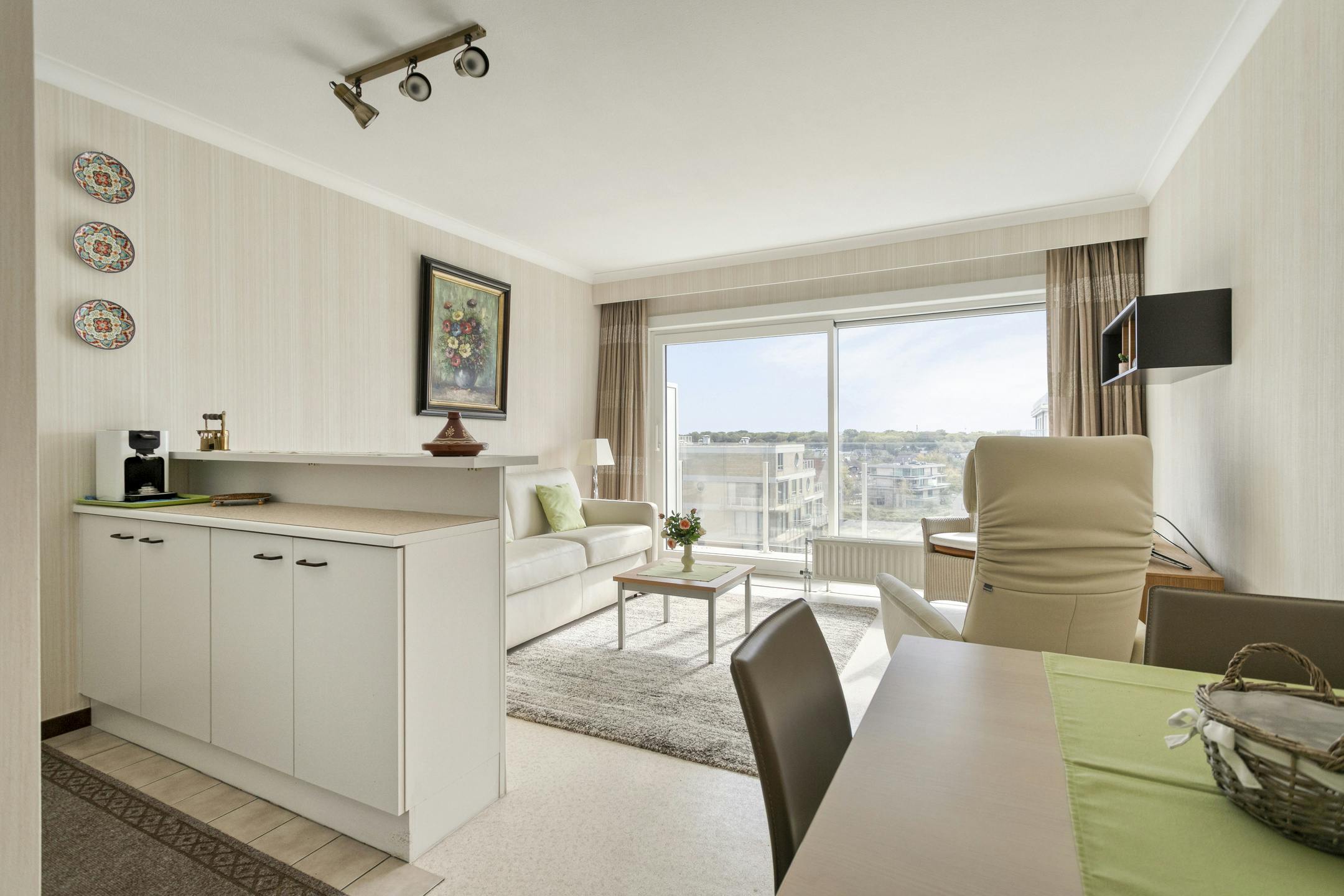  Gemeubelde studio met kelder vlakbij zee in De Panne foto 4