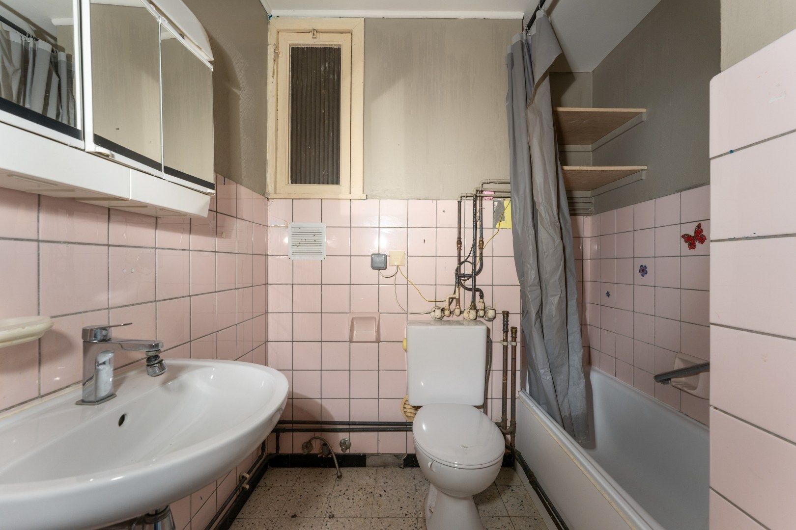 Te renoveren 1-slaapkamerappartement met uitzicht foto 8