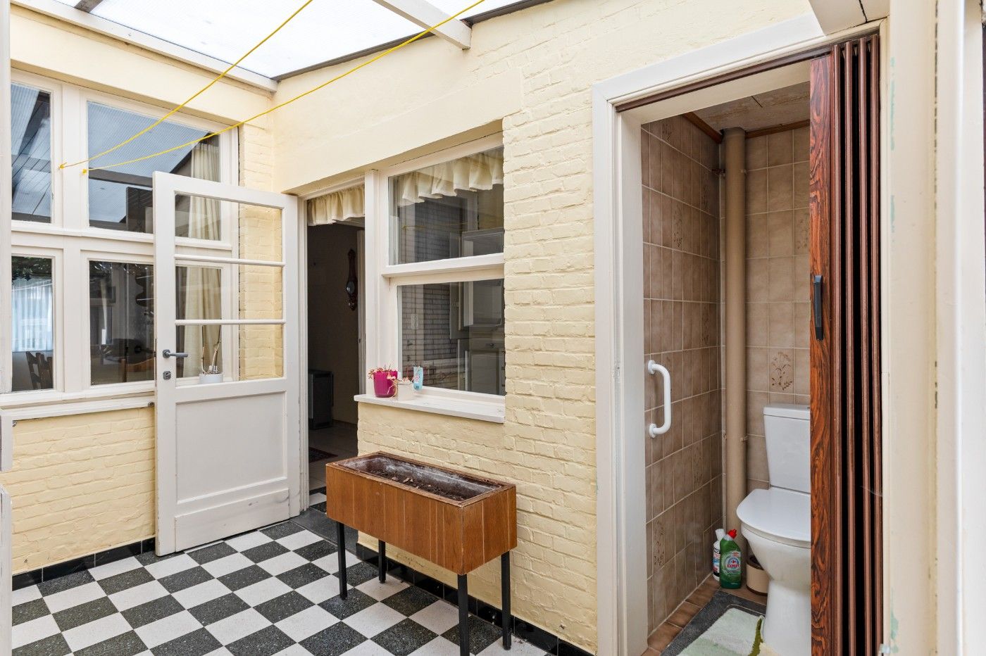 Te renoveren woning met 2 slpk. en tuin foto 12