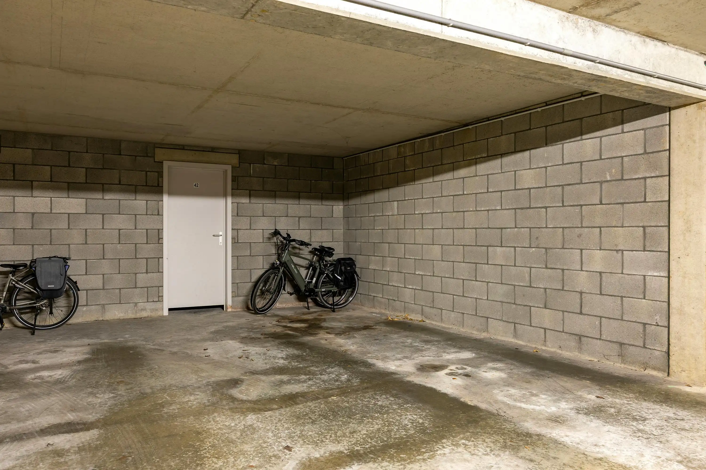 Ruim drie slaapkamer appartement te Hasselt met autostaanplaats foto 19