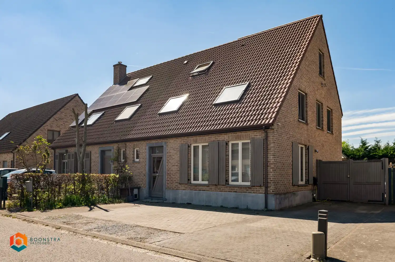 Instapklare woning met 5 slpkrs, zwembad en leuke tuin te Schiplaken foto {{pictureIndex}}