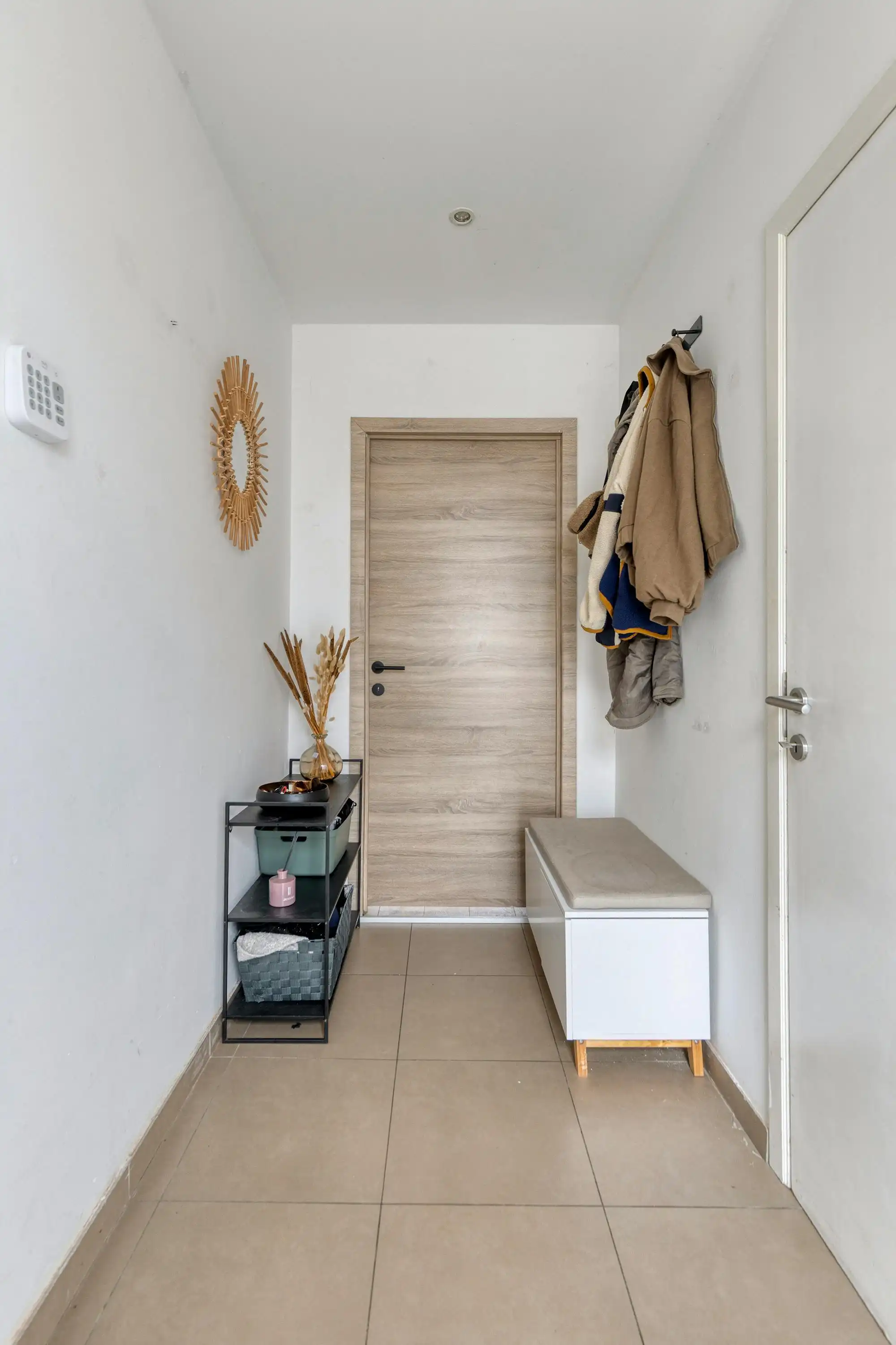 Instapklaar huis met drie slaapkamers, 2 badkamers en tuin! foto 8