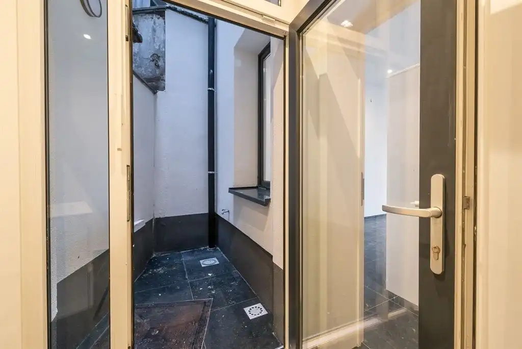 Gerenoveerde kantoorruimte foto 6