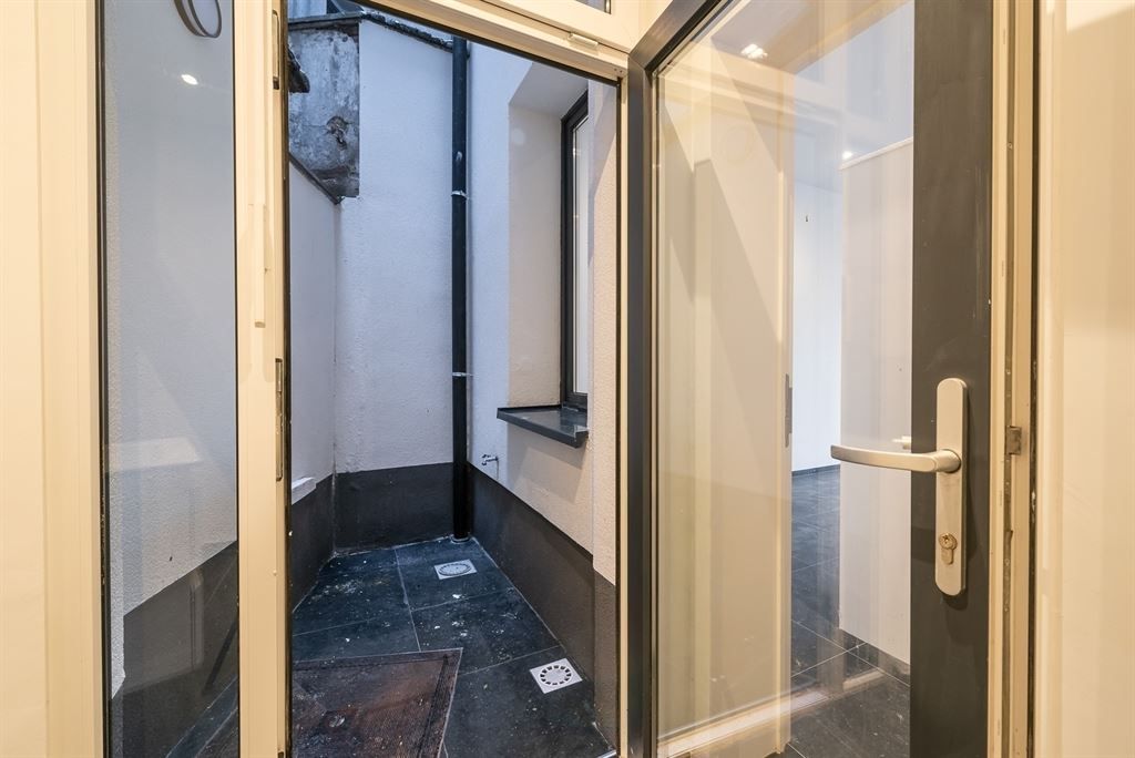 Gerenoveerde kantoorruimte foto 6