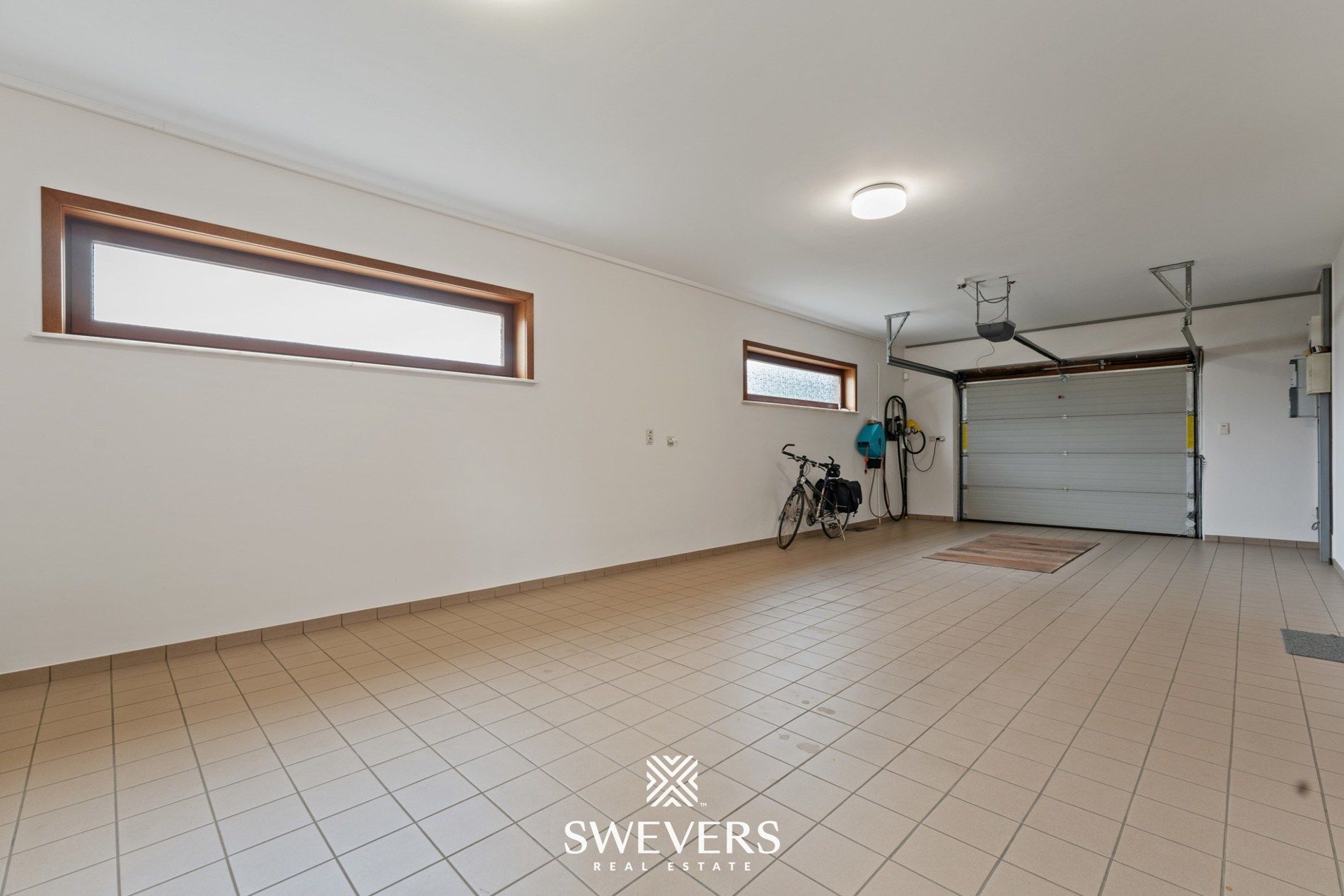 Villa met 395m² woonruimte op 48a zuidgericht perceel foto 25