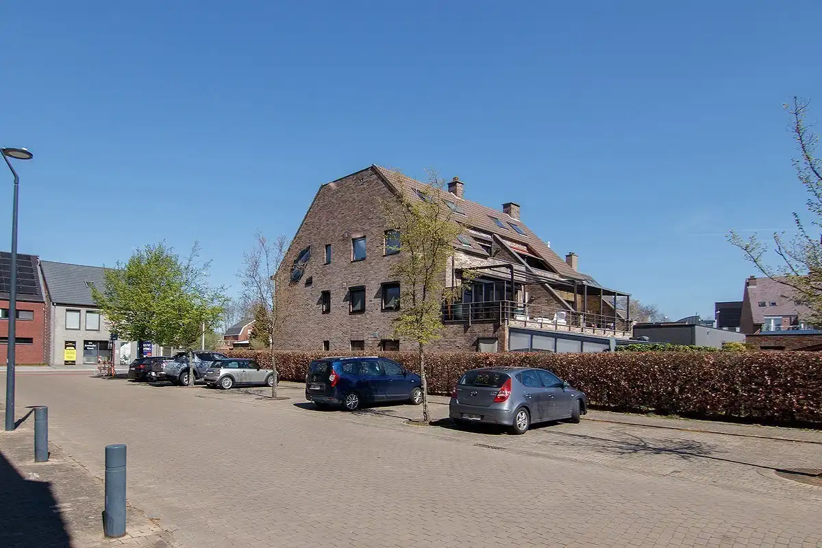 Verzorgd appartement met 2 slaapkamers,  groot terras en lift foto 6