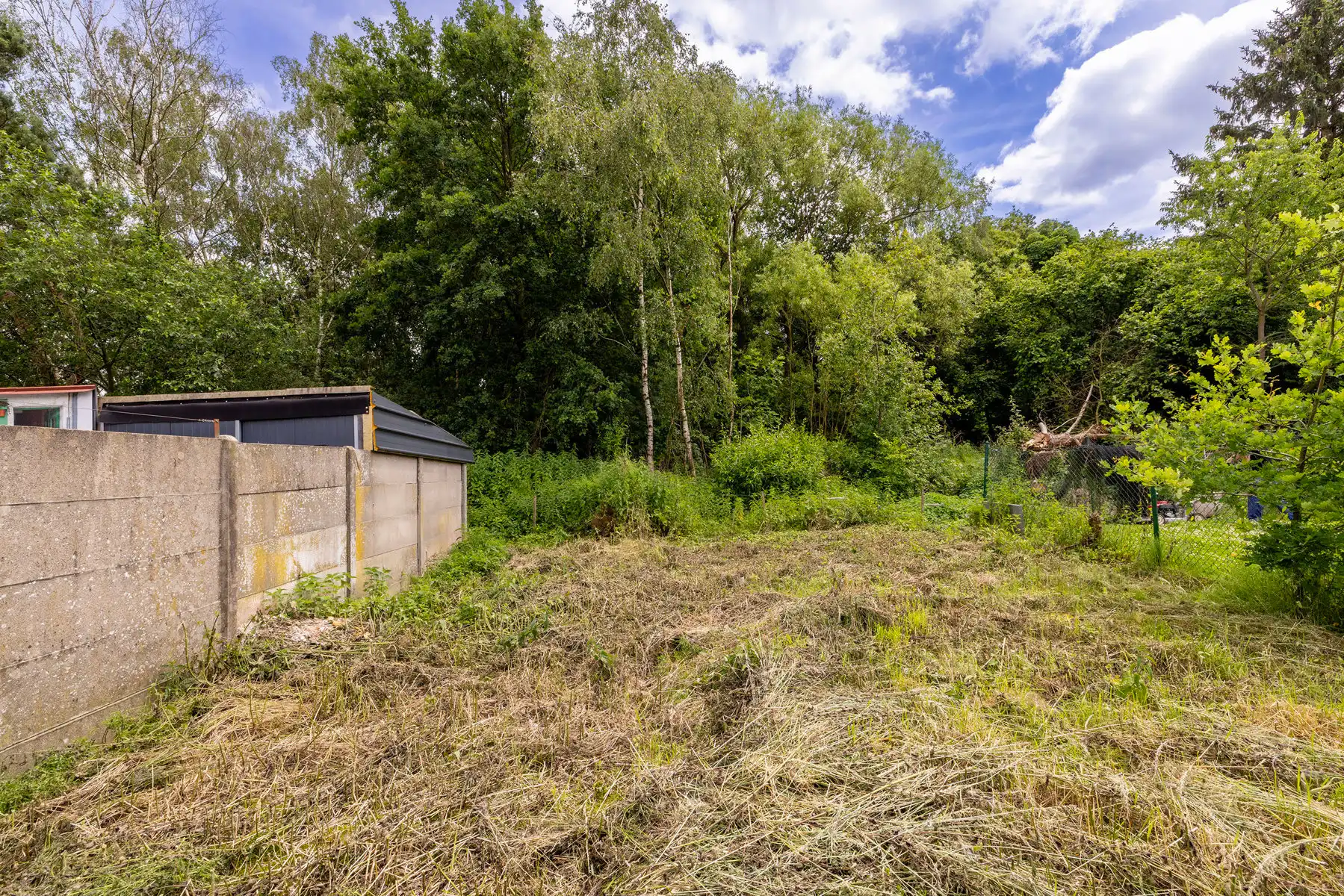 Volledig te renoveren woning met 2 slpks en garage op 540m2 foto 15