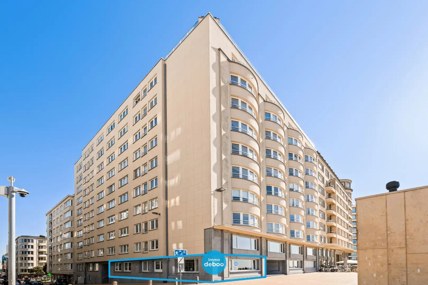 Instapklaar hoekappartement met frontaal zeezicht foto 2
