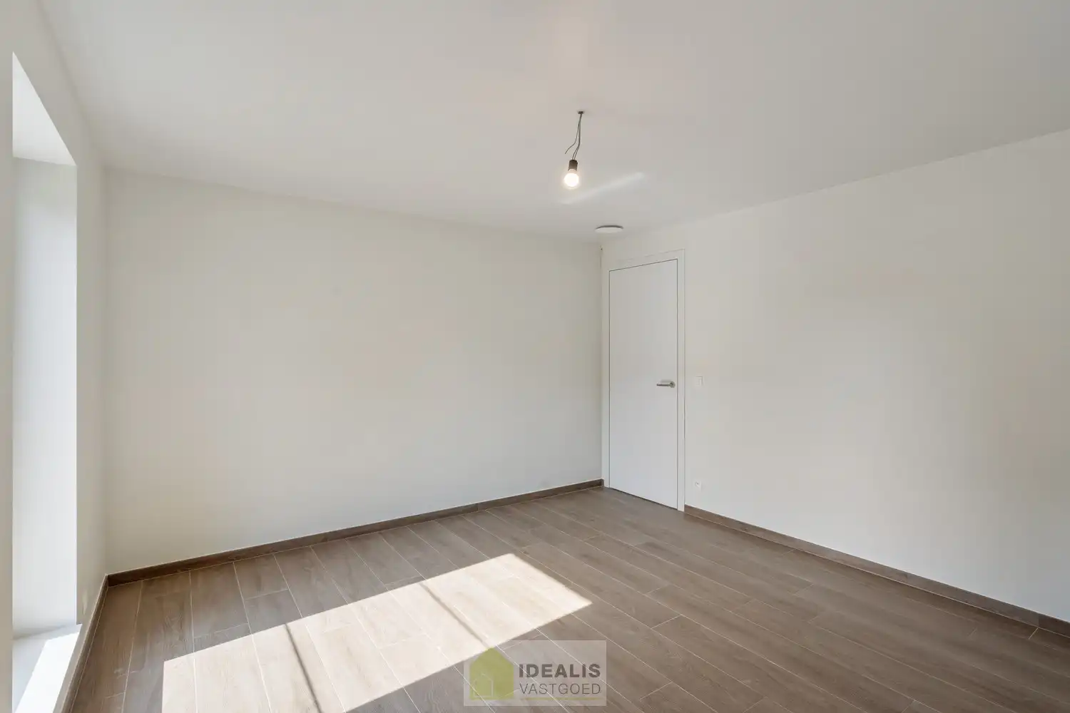 Schitterend volledig vernieuwde woning met 3 ruime slaapkamers foto 36