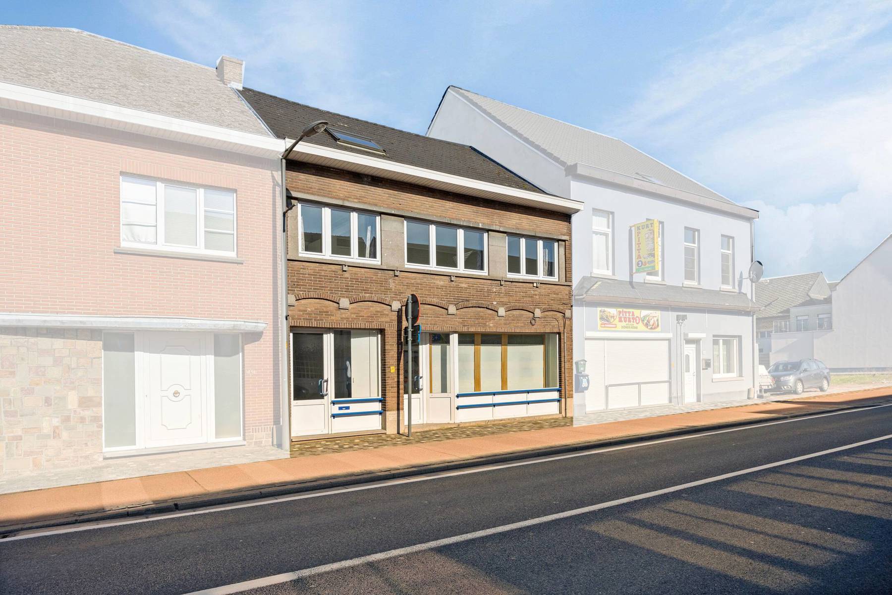 Handelshuis, ingedeeld als commerciële ruimte + appartement foto 28