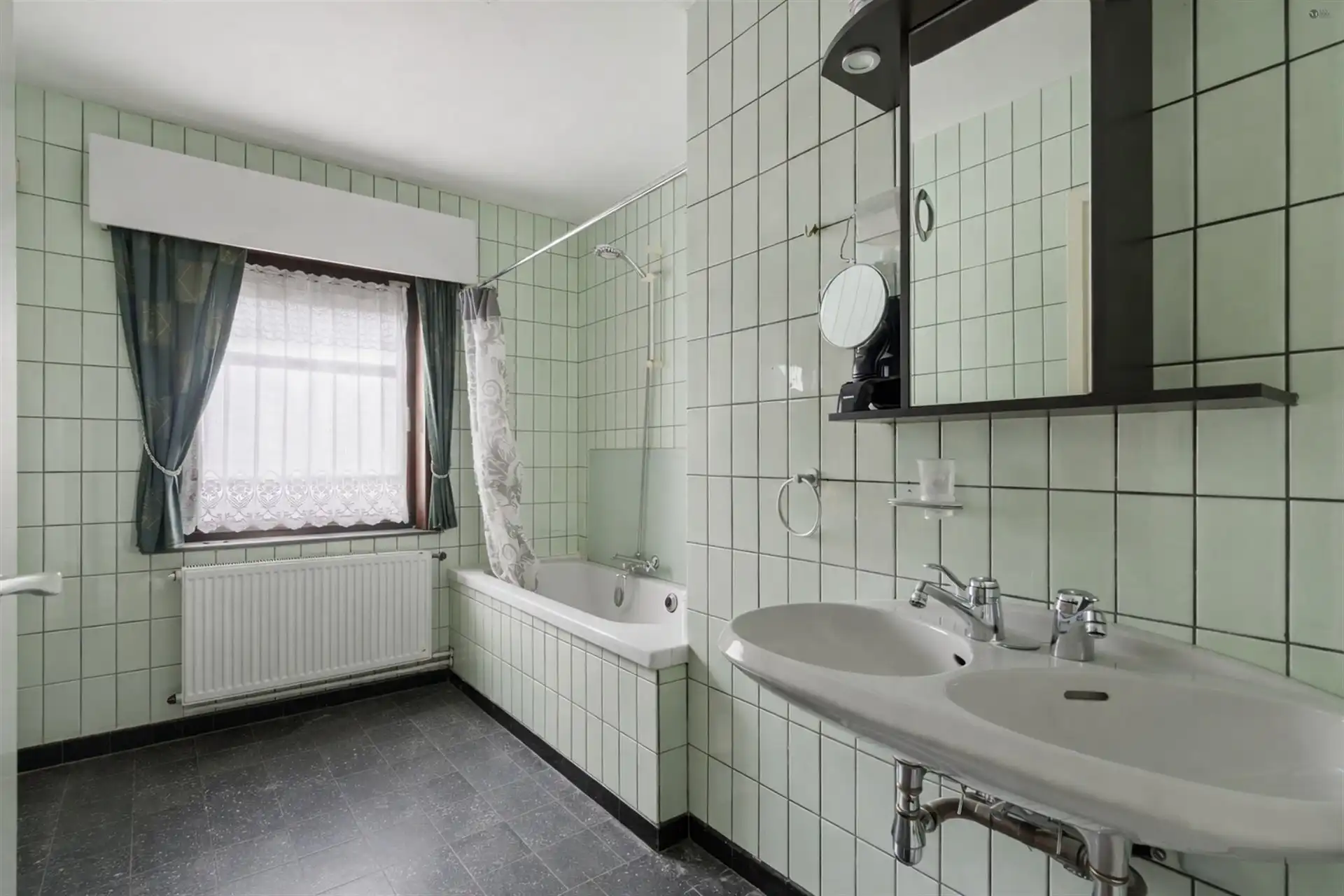 Te renoveren bungalow op een ruim stuk grond foto 13