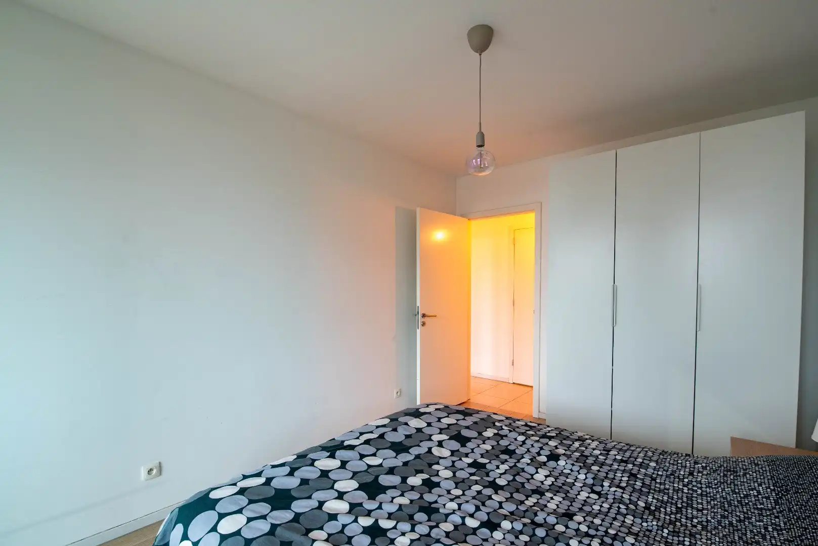 Ruim en stijlvol appartement in de populaire Cadixwijk foto 8