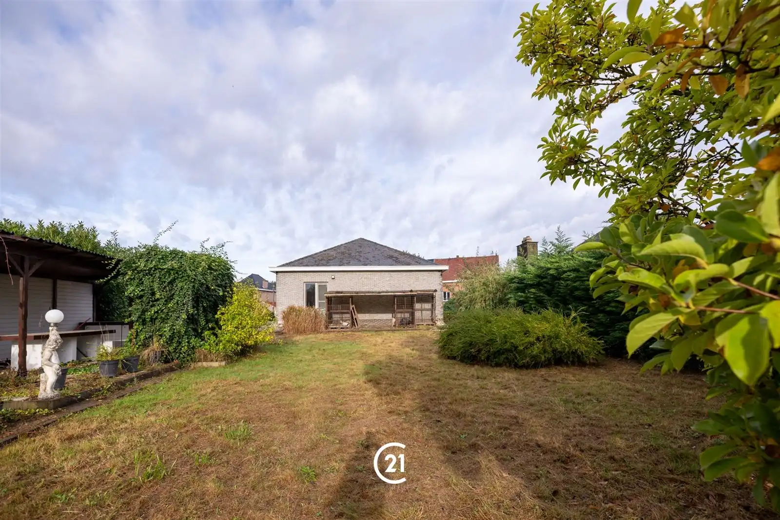 Villa bungalow met 3 slaapkamers, tuin en weide op +/-40are foto 4