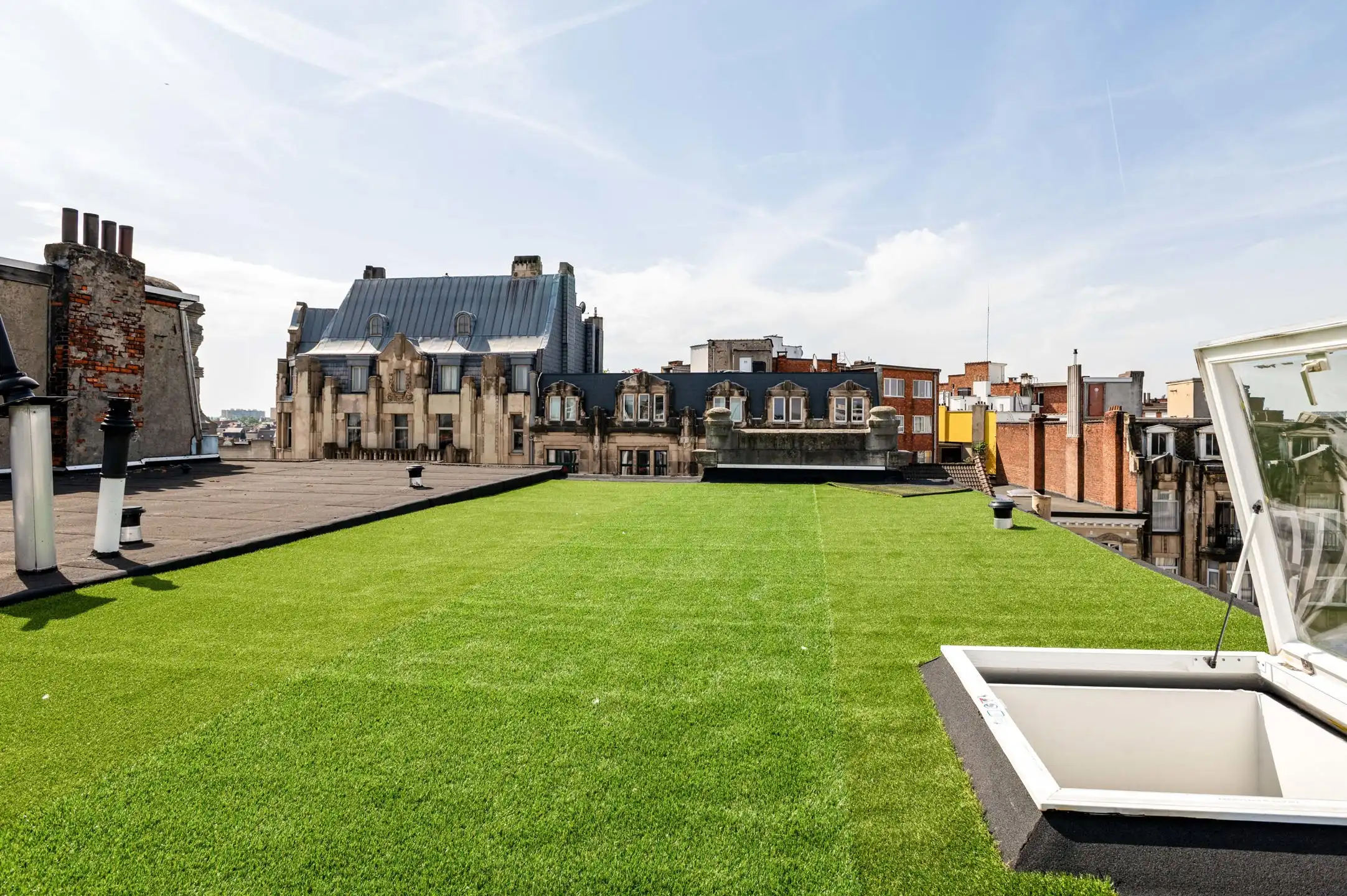 Gerenoveerd dakappartement met twee slaapkamers foto 2