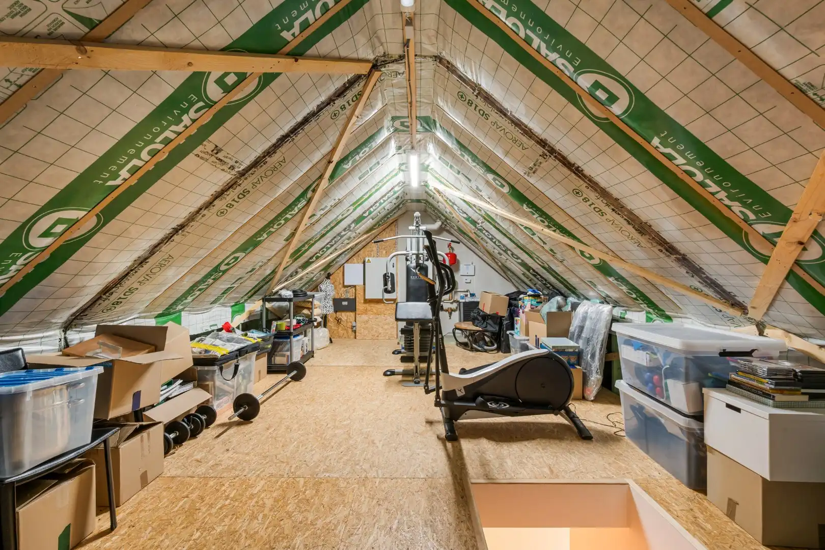 Instapklare, open woning met 4 slaapkamers en dressing, 2 garages en zonnige tuin in Menen foto 14