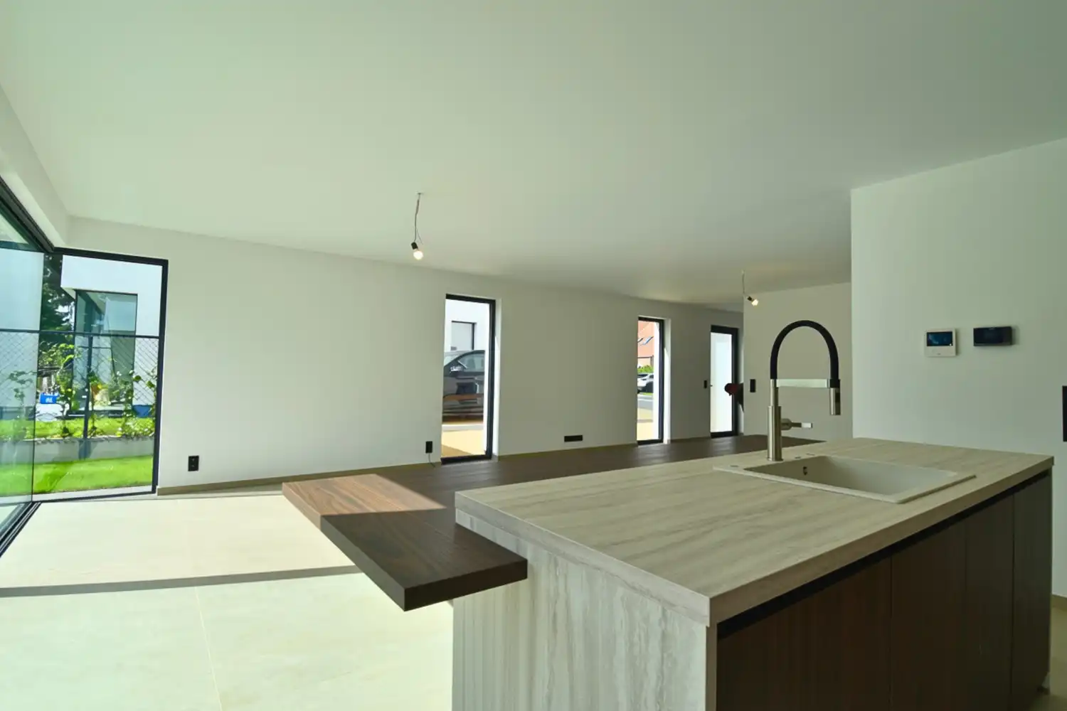 Ruime nieuwbouwwoning met 4 slaapkamers, garage en tuin nabij het centrum van Sint-Pieters-Leeuw foto 5