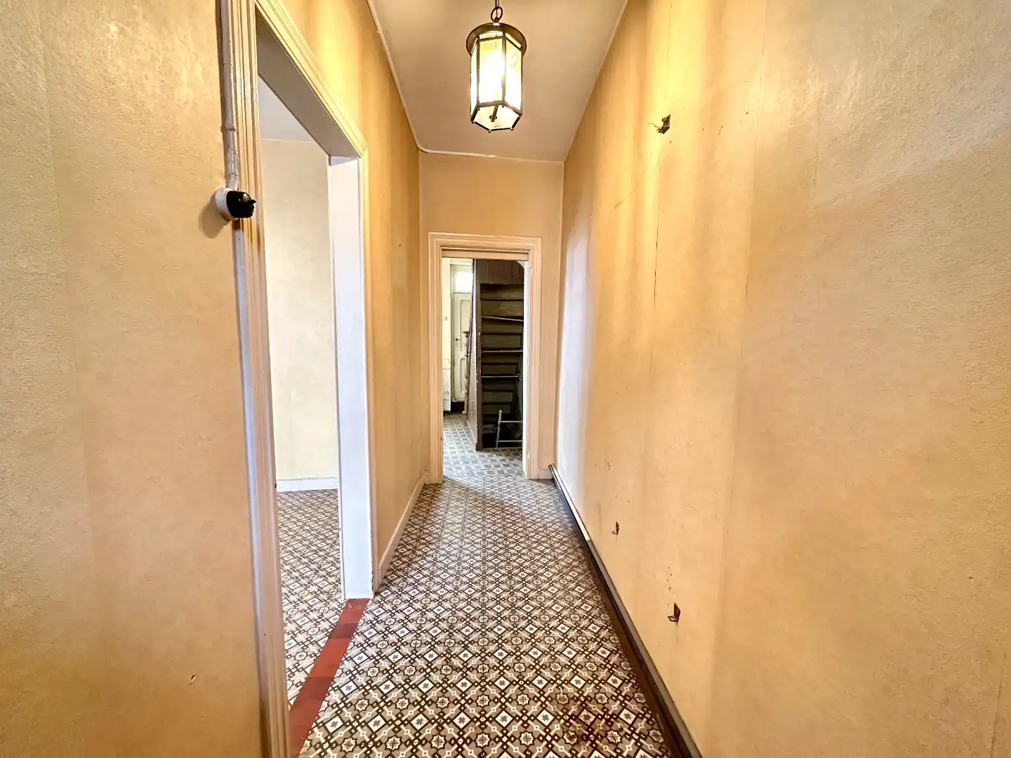 Te renoveren woning met veel mogelijkheden in het hart van Tongeren foto 2