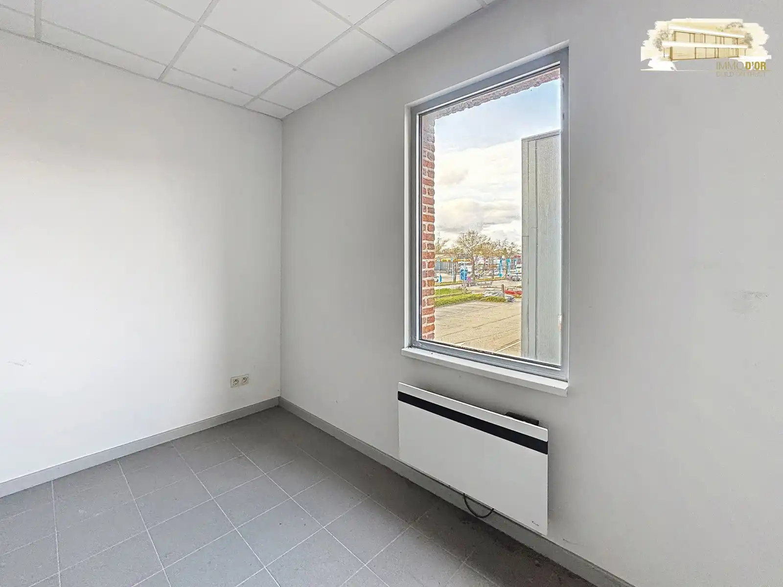 Ruime polyvalente kantoorruimte op topligging in Schoten foto 12