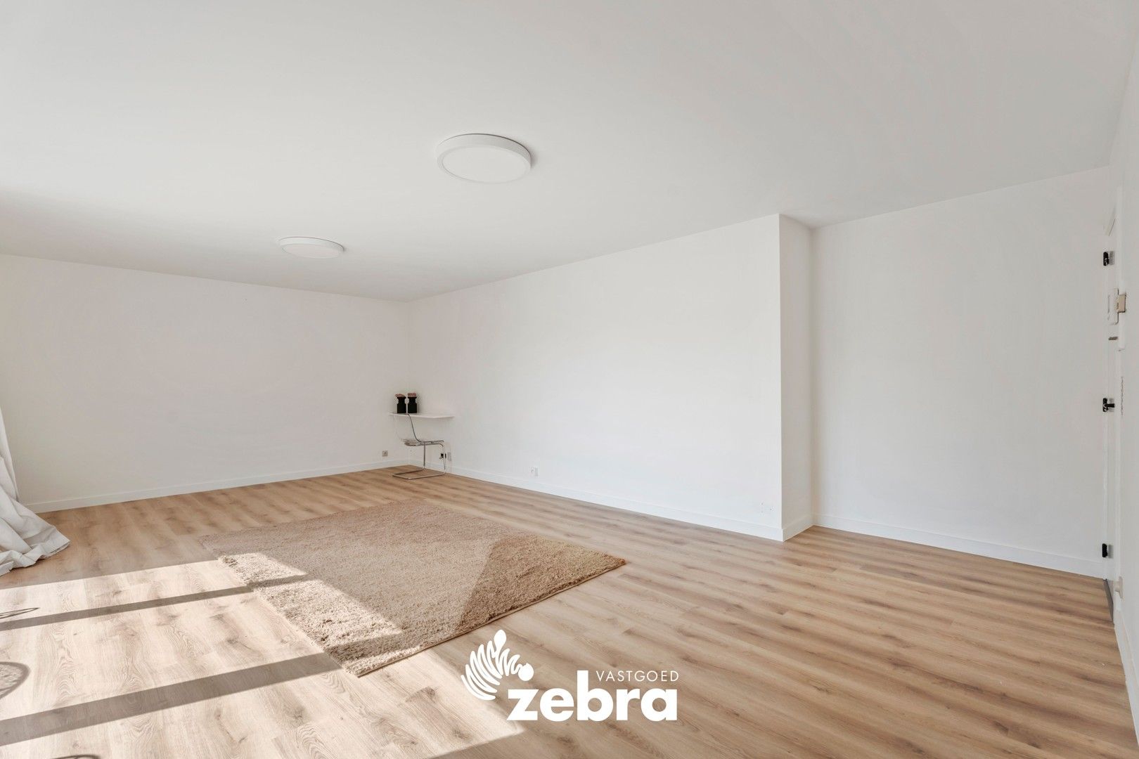 Prachtig & lichtrijk appartement met uitzicht op de Melkmarkt te Izegem! foto 5