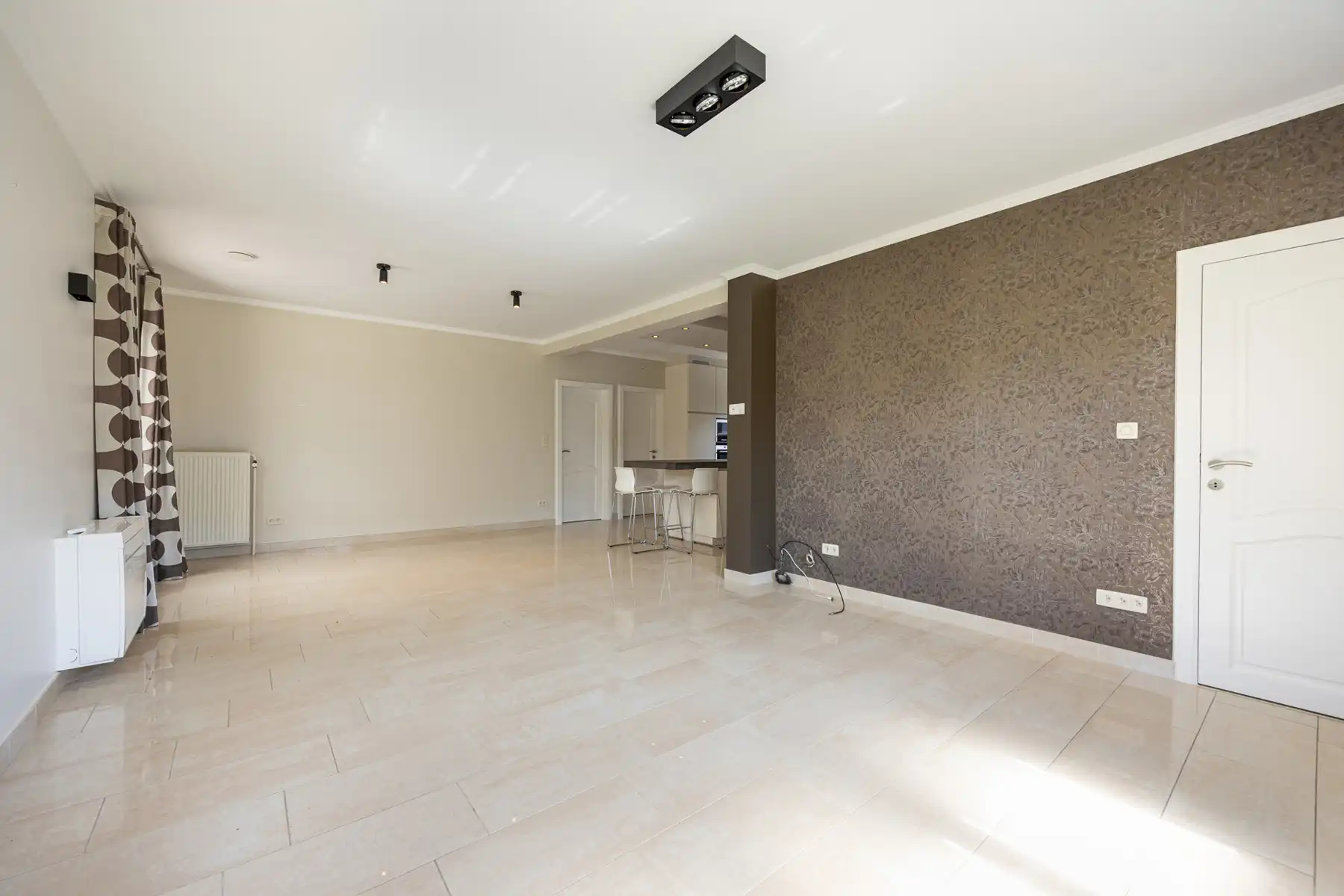 Gerenoveerde laagbouwwoning met grote opslagruimte op ca 1.374m² (opsplitsing tot 2 bouwgronden mogelijk). foto 6