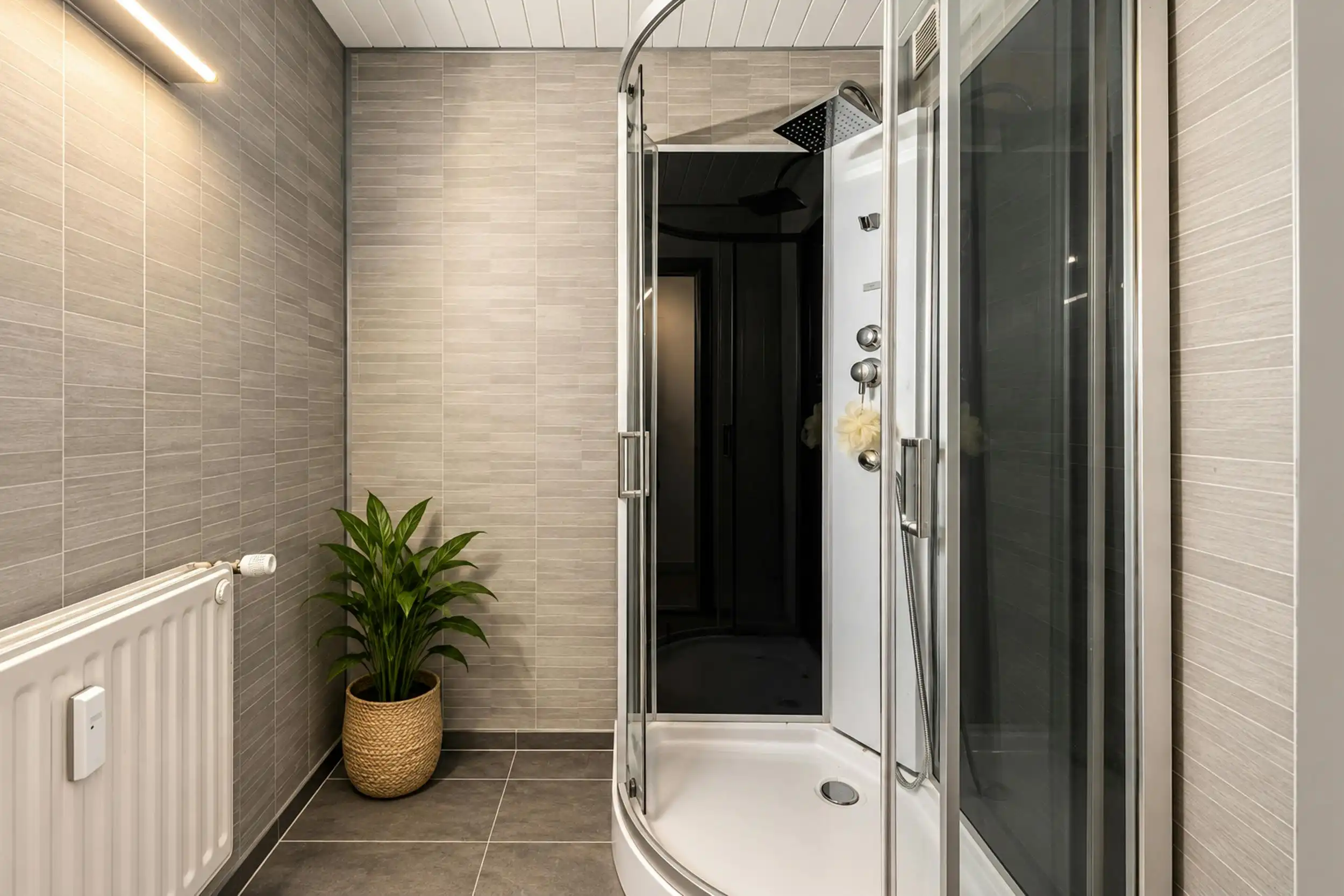 Centraal gelegen 2 slaapkamer appartement vlakbij de Zeedijk foto 11