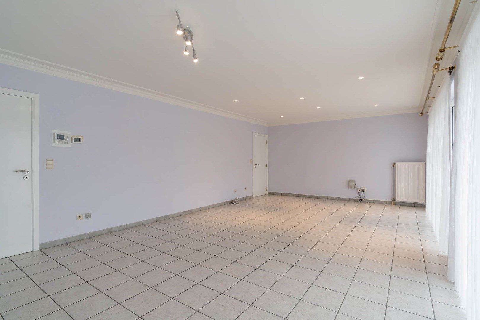 IN OPTIE - Zeer ruim en netjes verzorgd drie-slaapkamer appartement met kelder en garage te Schoonbeek - instapklaar ! foto 8