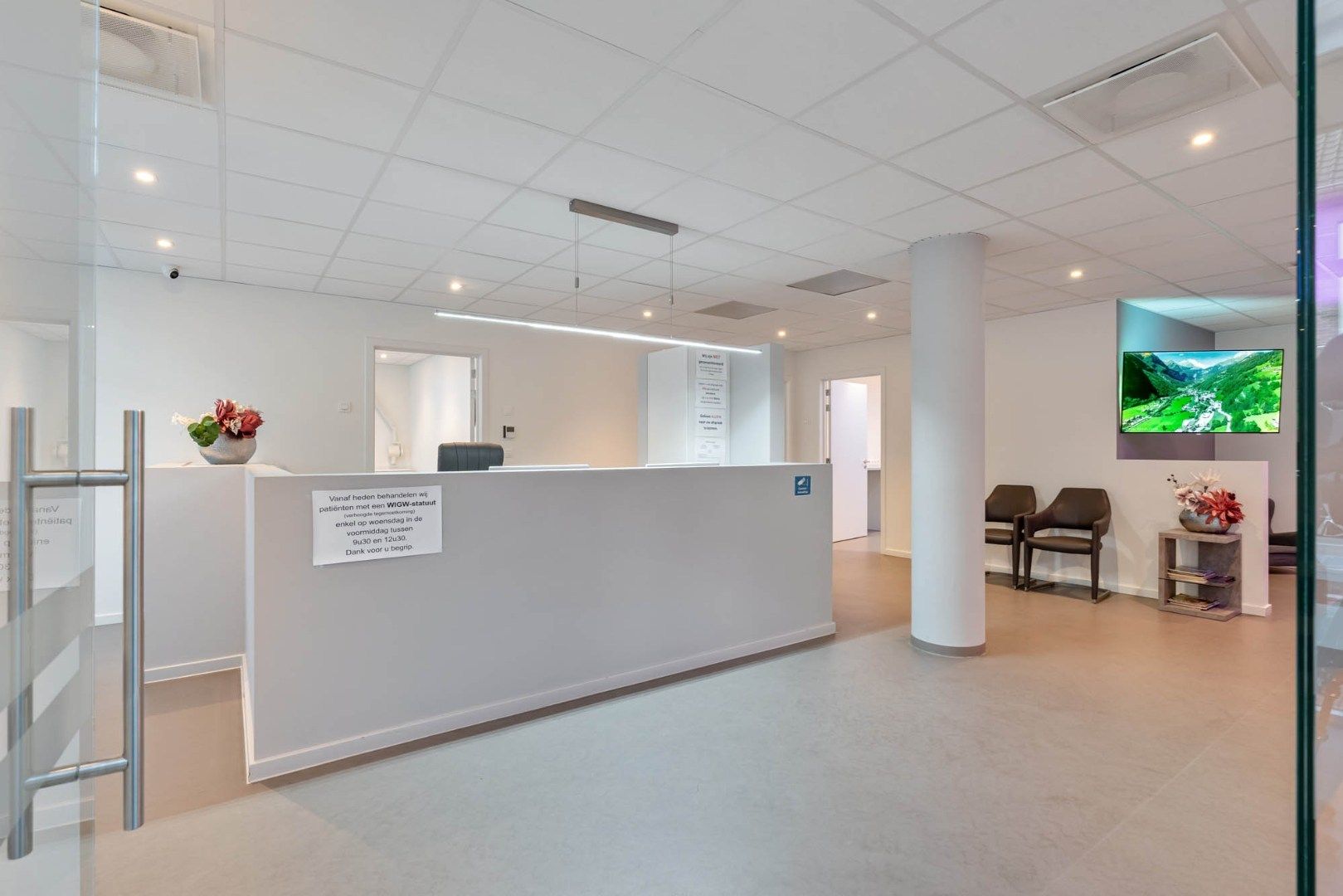 Ruim, zeer energiezuinig kantoor in het centrum van Neeroeteren met diverse mogelijkheden!   foto 7