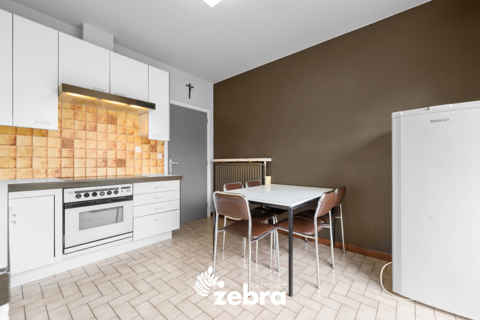 Op te frissen alleenstaande woning met vier of meer slaapkamers & garage te Roeselare! foto 7