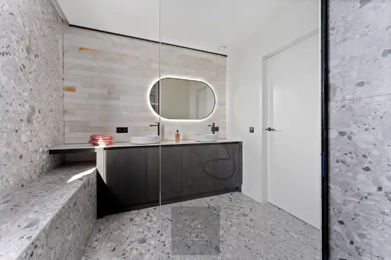 Instapklaar luxueus dakappartement van 106m² met autostaanplaats op toplocatie vlakbij het marktplein van Nieuwpoort. foto 9