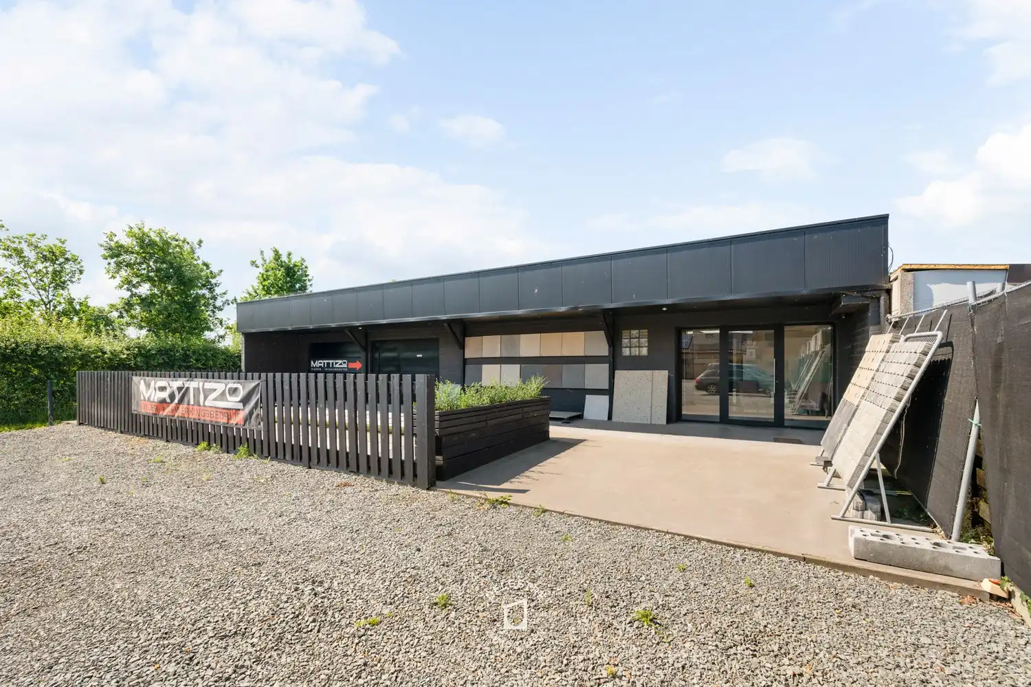 ERG RUIME KWALITATIEF VERHUURDE HANDELSWONING + GROND OF PARKING 12a23ca foto 6